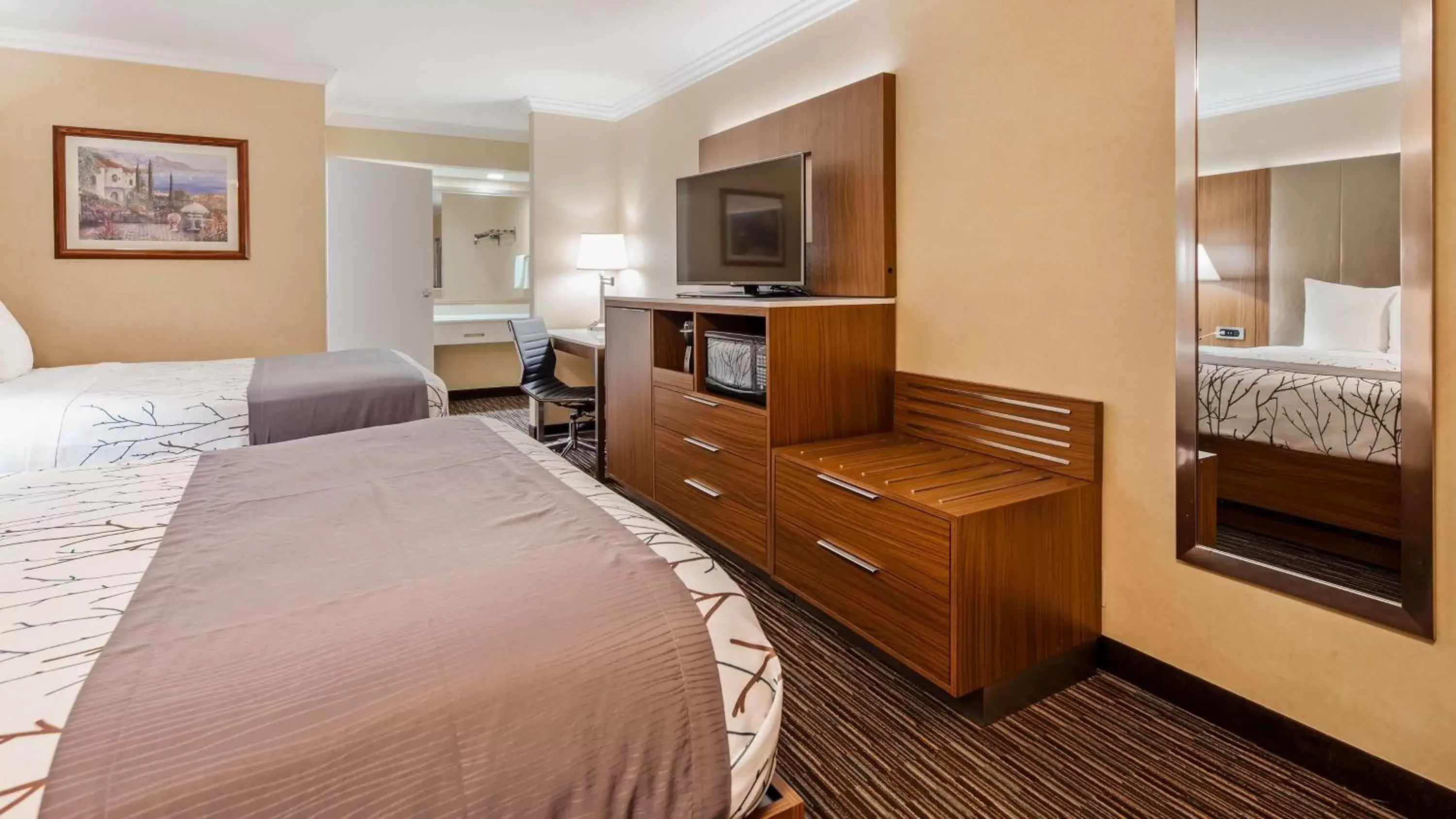 Photo of the whole room, Bed in Best Western Airpark Hotel - Los Angeles LAX Airport