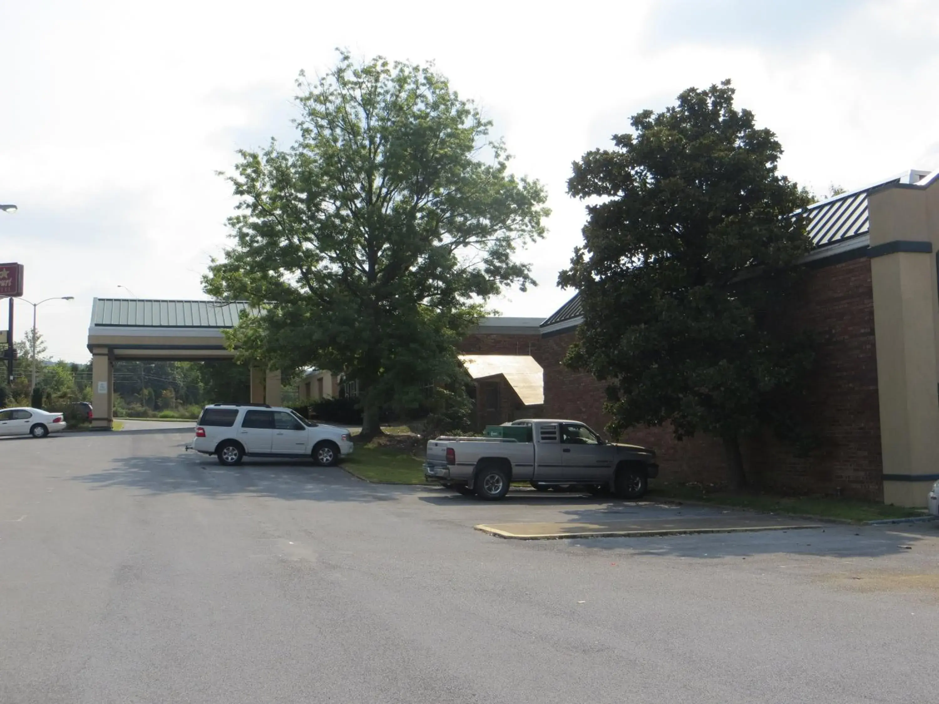 Facade/entrance, Property Building in Americourt Extended Stays