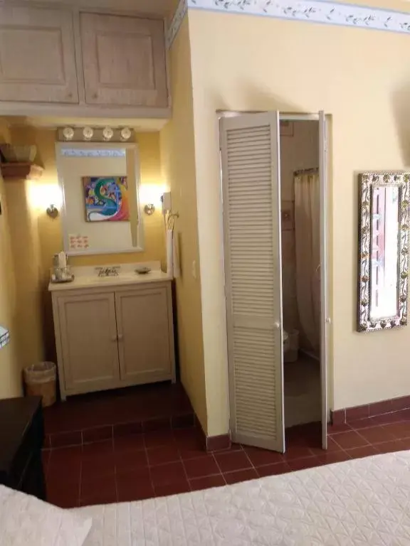 Bathroom, TV/Entertainment Center in Villa Mirasol