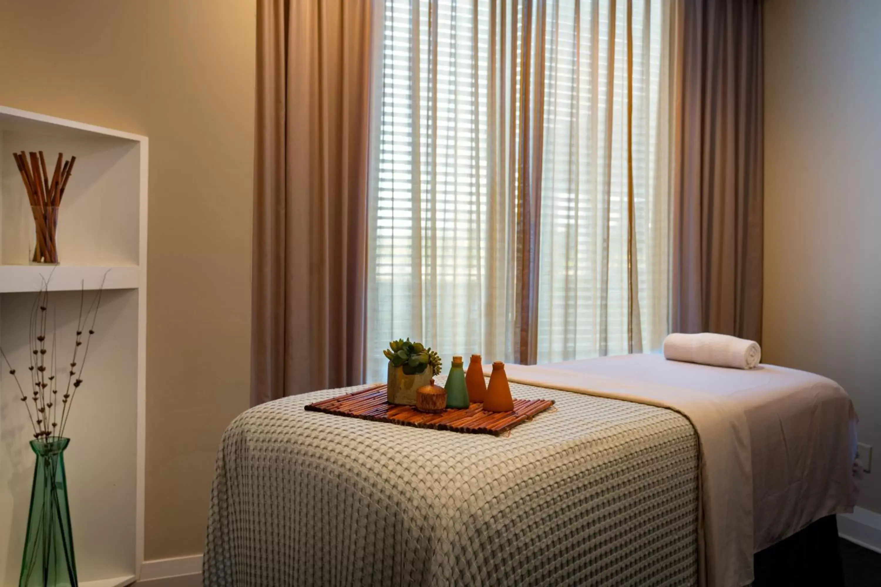 Spa and wellness centre/facilities, Bed in Clearwater Beach Marriott Suites on Sand Key