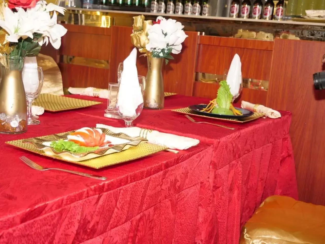 Restaurant/places to eat in Marriot Metropolitan Hotel Restaurant/places to eat in Marriot Metropolitan Hotel