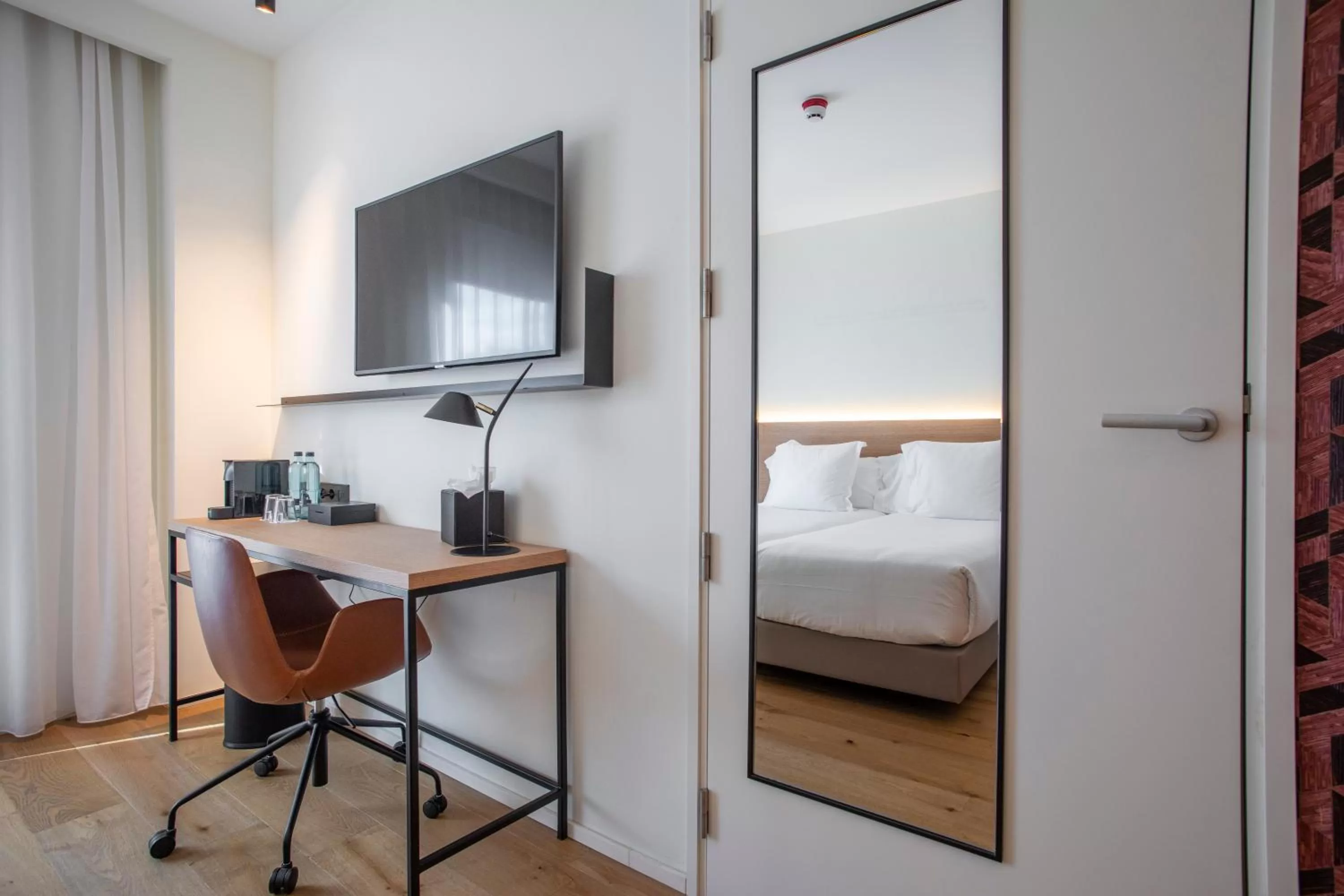 View (from property/room), Bed in Hotel Paxton Barcelona