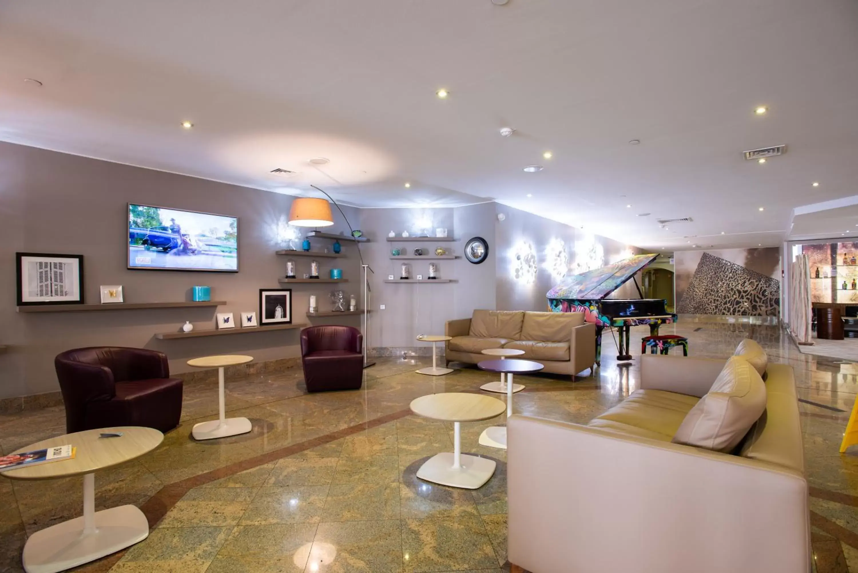 Lobby or reception, Lounge/Bar in Mercure Marseille Centre Vieux Port