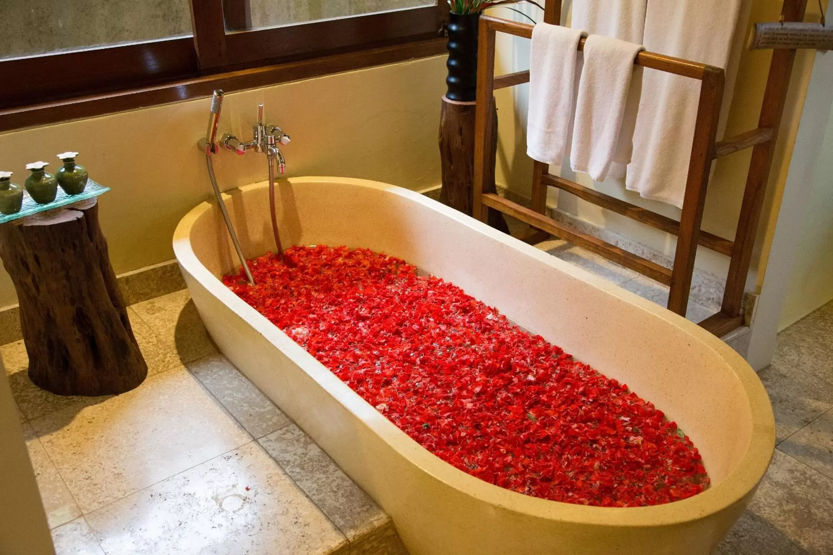 Bath, Bathroom in Munduk Moding Plantation Nature Resort & Spa