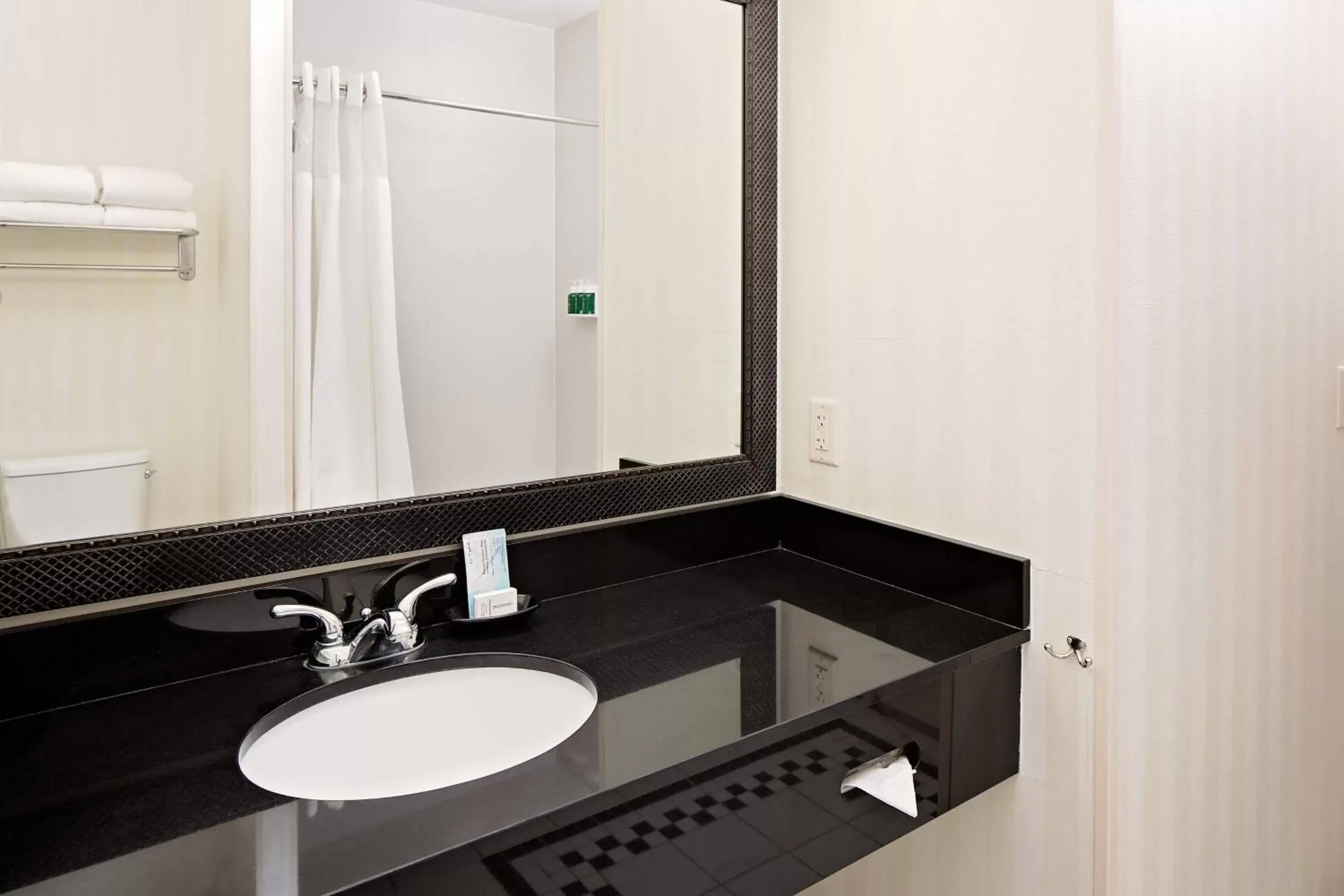 Bathroom in Fairfield Inn and Suites by Marriott El Paso