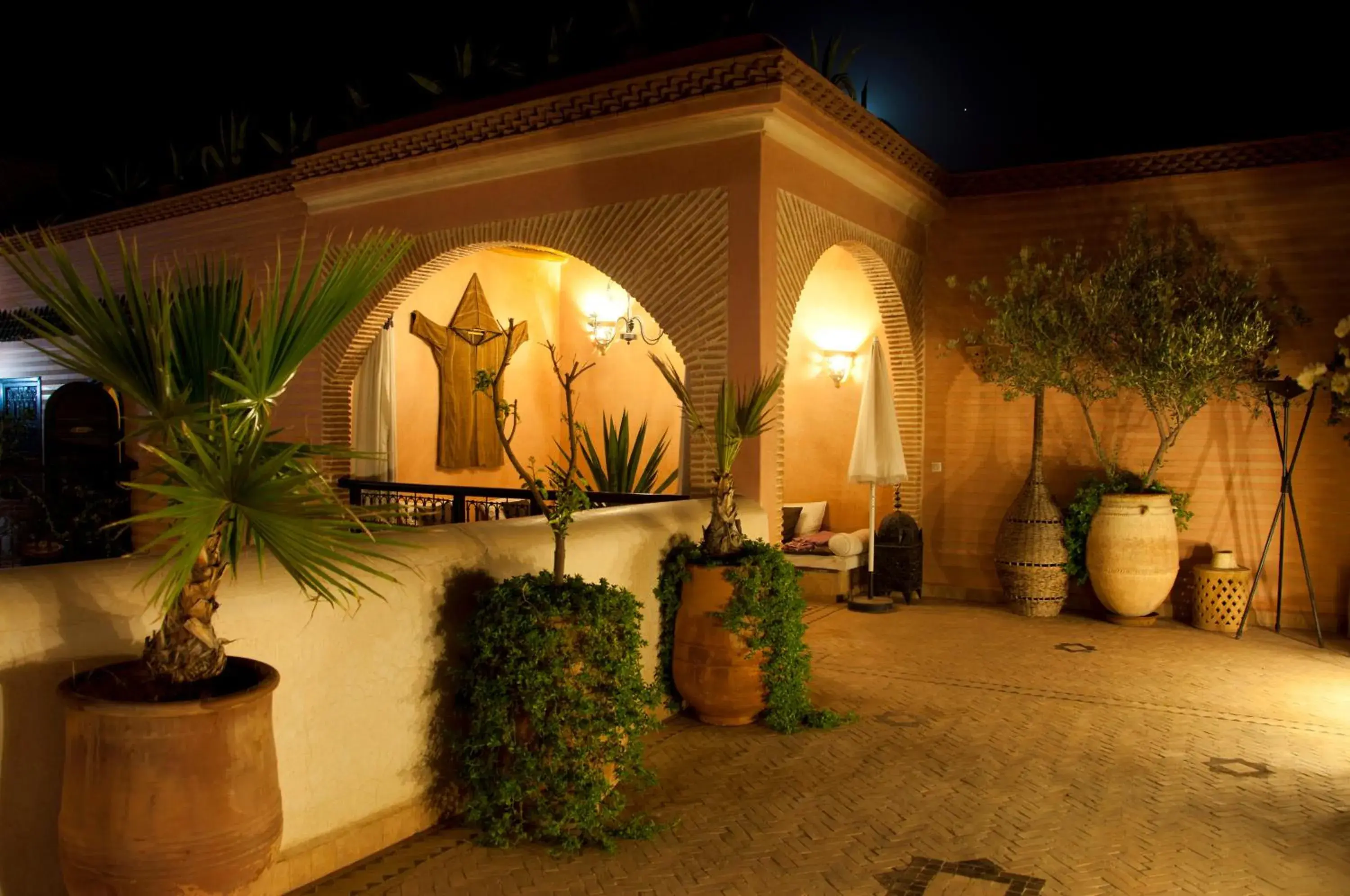 Lounge or bar in Riad Les Trois Palmiers El Bacha