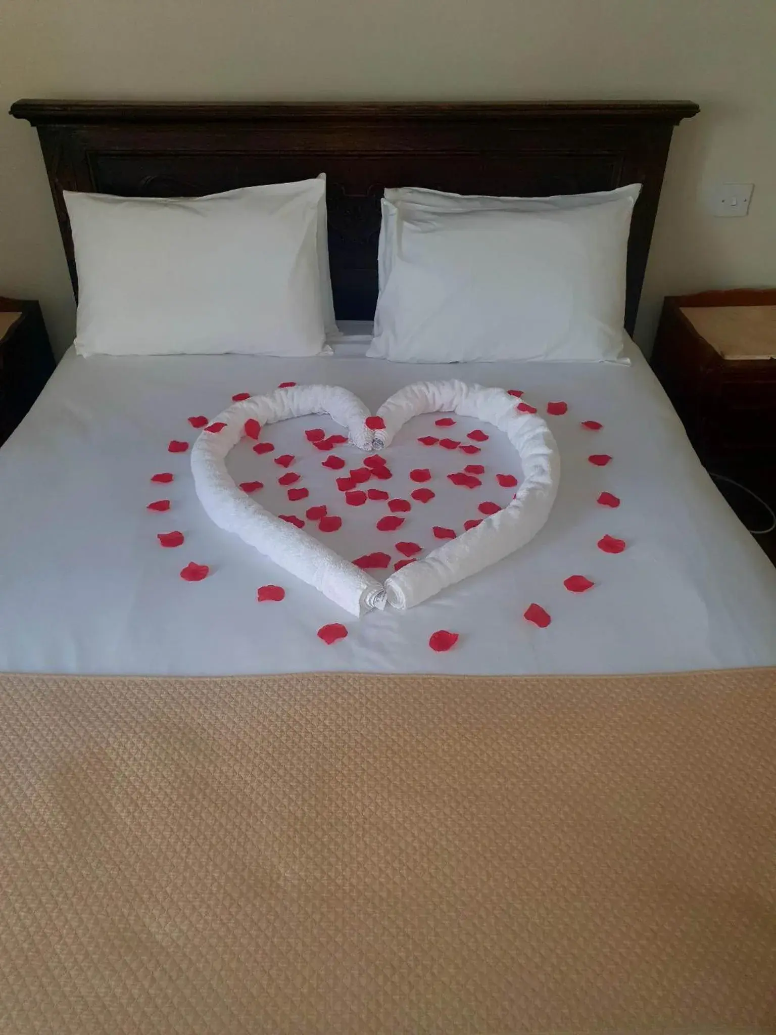 Bedroom, Bed in Rose Tor Hotel