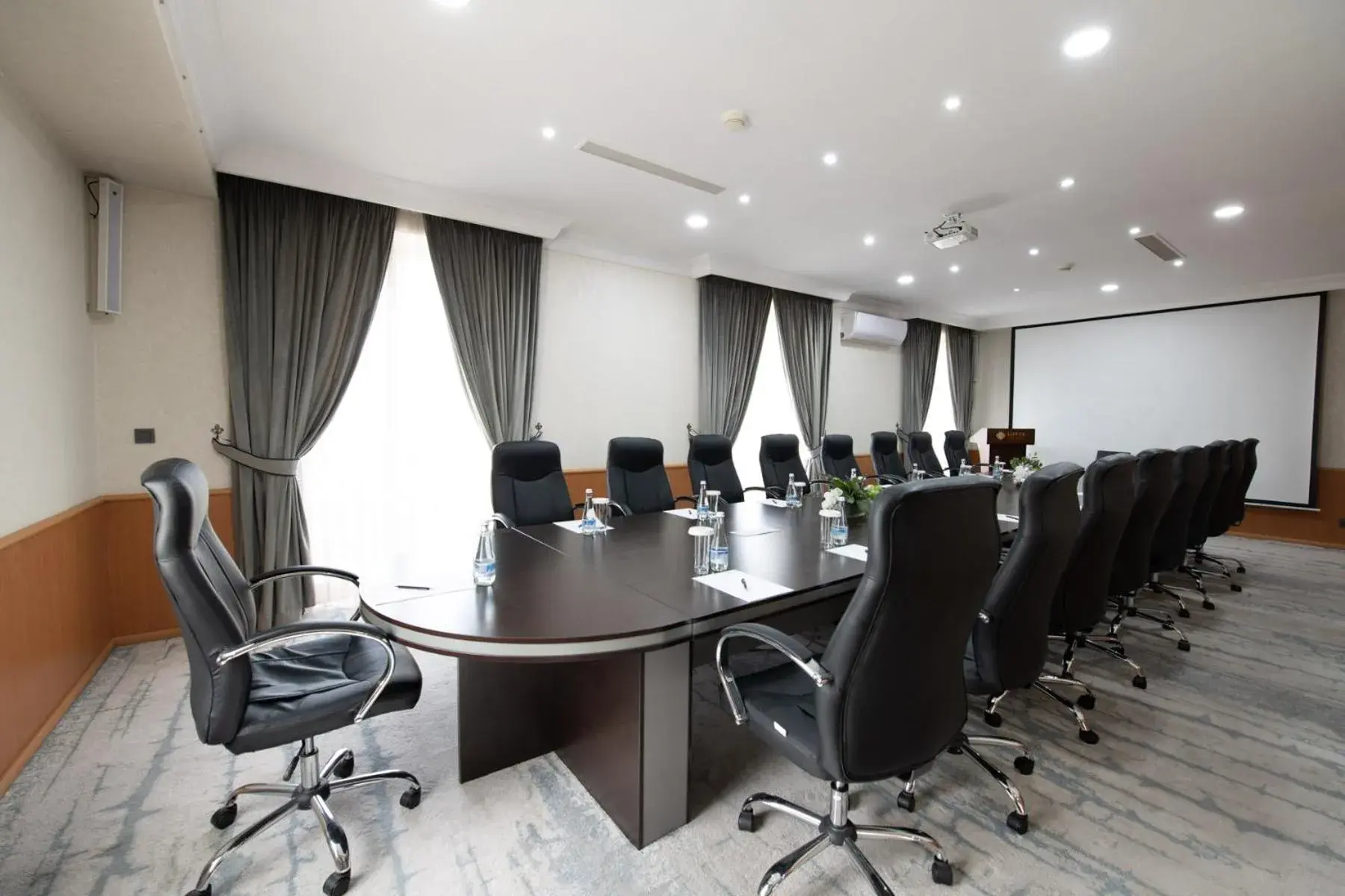 Meeting/conference room in Tashkent Palace Hotel