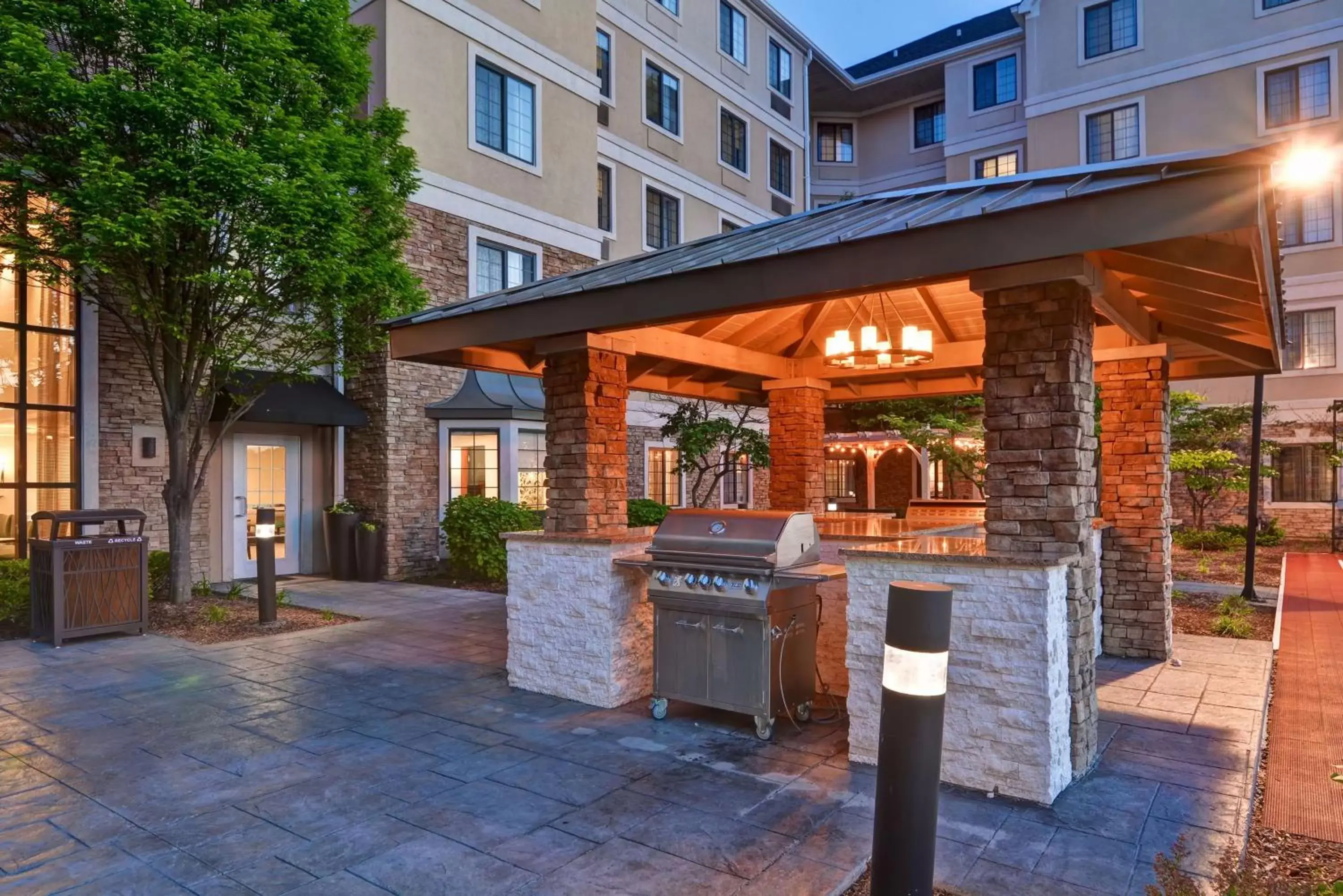 Patio, BBQ Facilities in Homewood Suites by Hilton Aurora Naperville