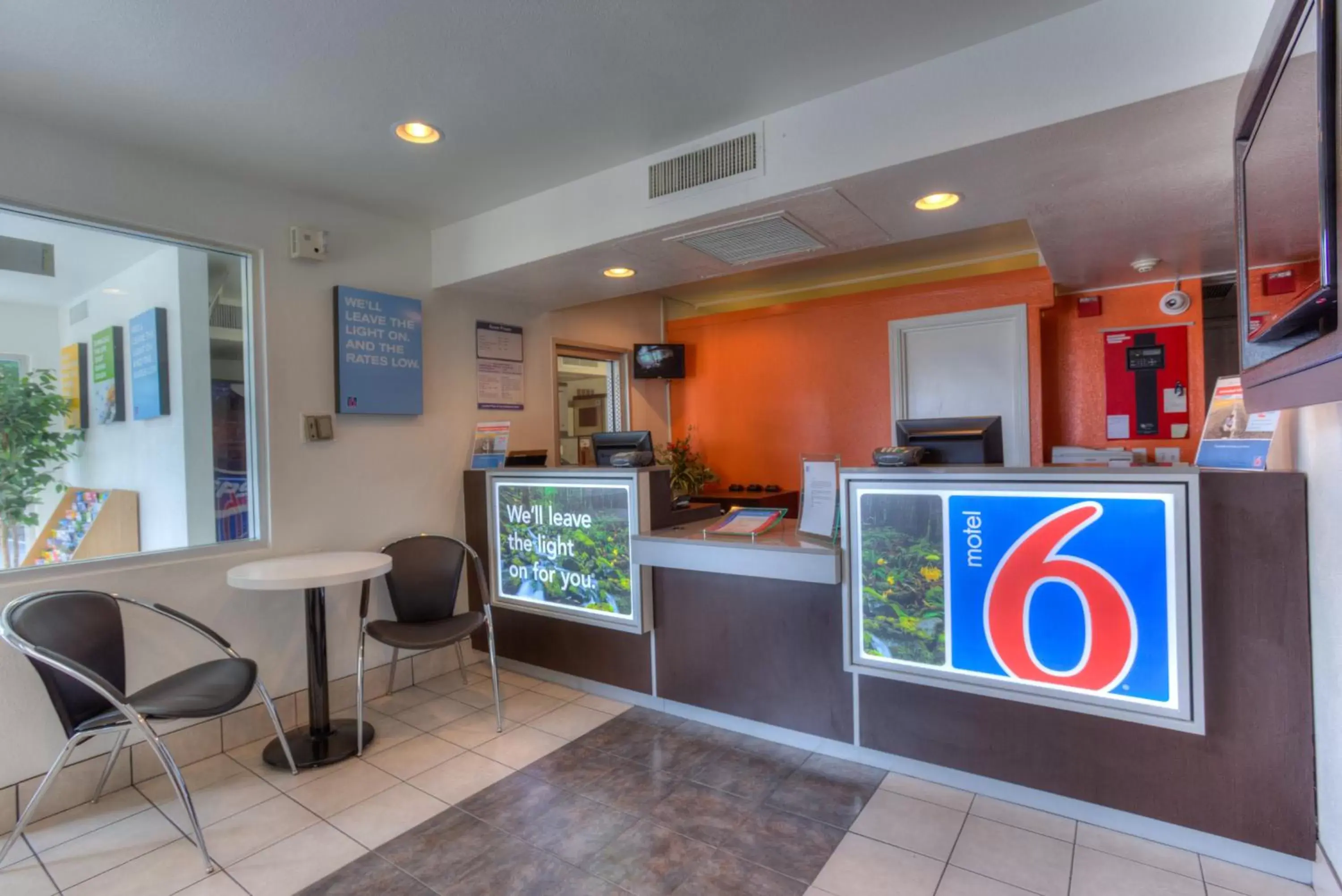 Lobby or reception, Lobby/Reception in Motel 6-Troutdale, OR - Portland East