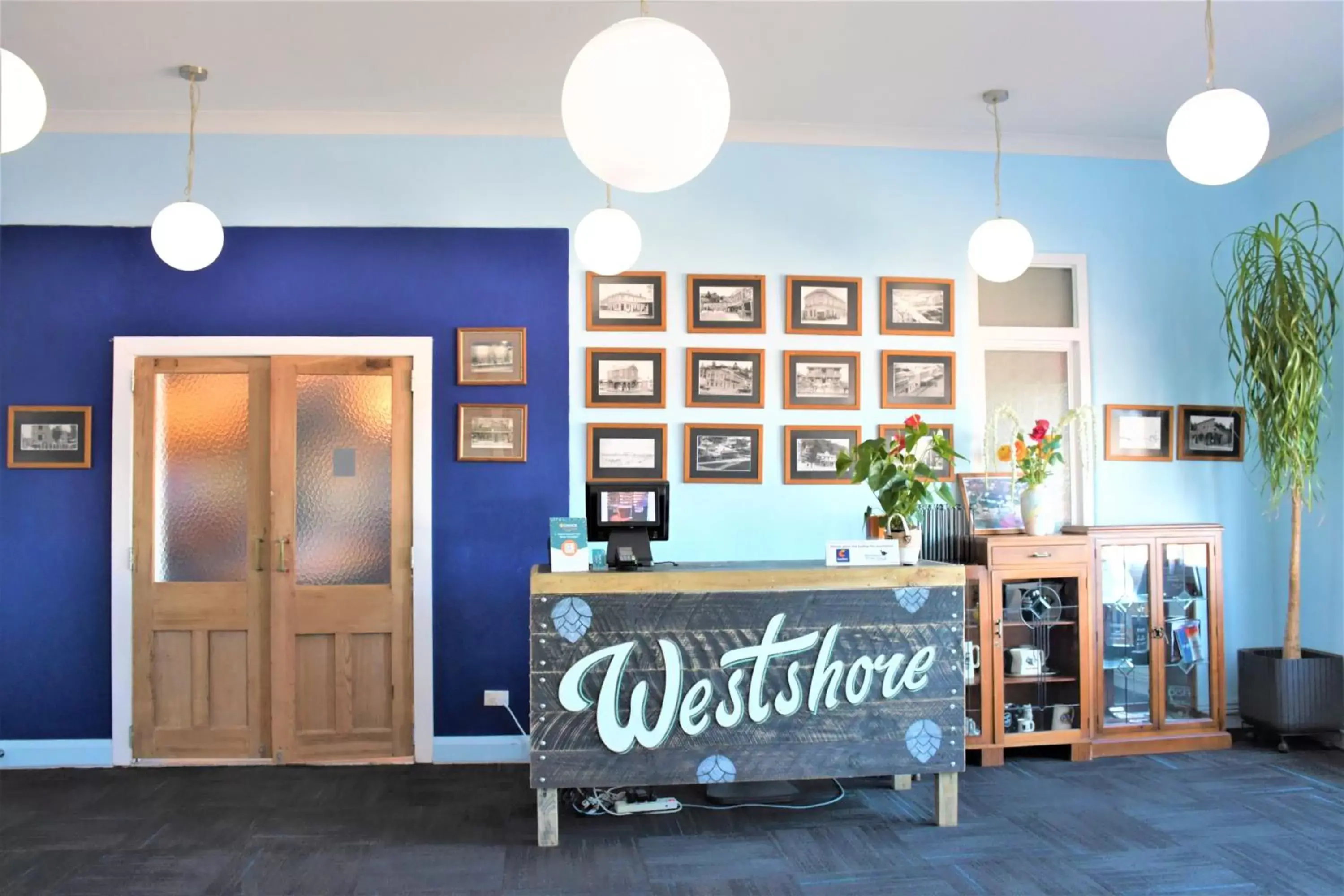 Lobby/Reception in Comfort Inn Westshore Beach