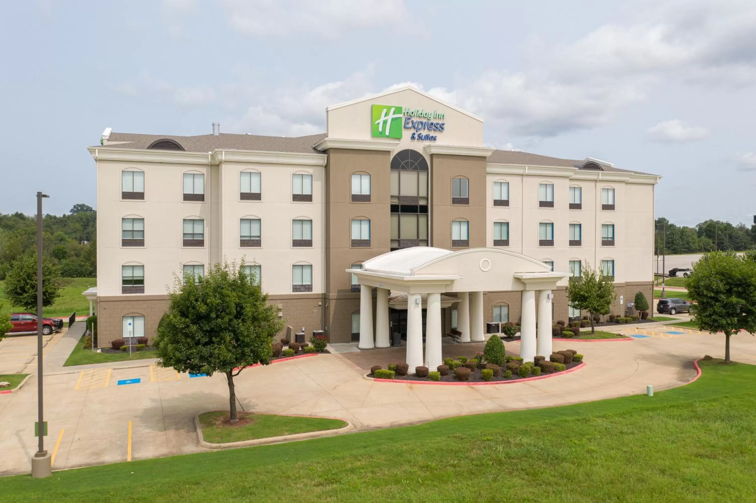 Property Building in Holiday Inn Express & Suites Van Buren-Fort Smith Area, an IHG Hotel