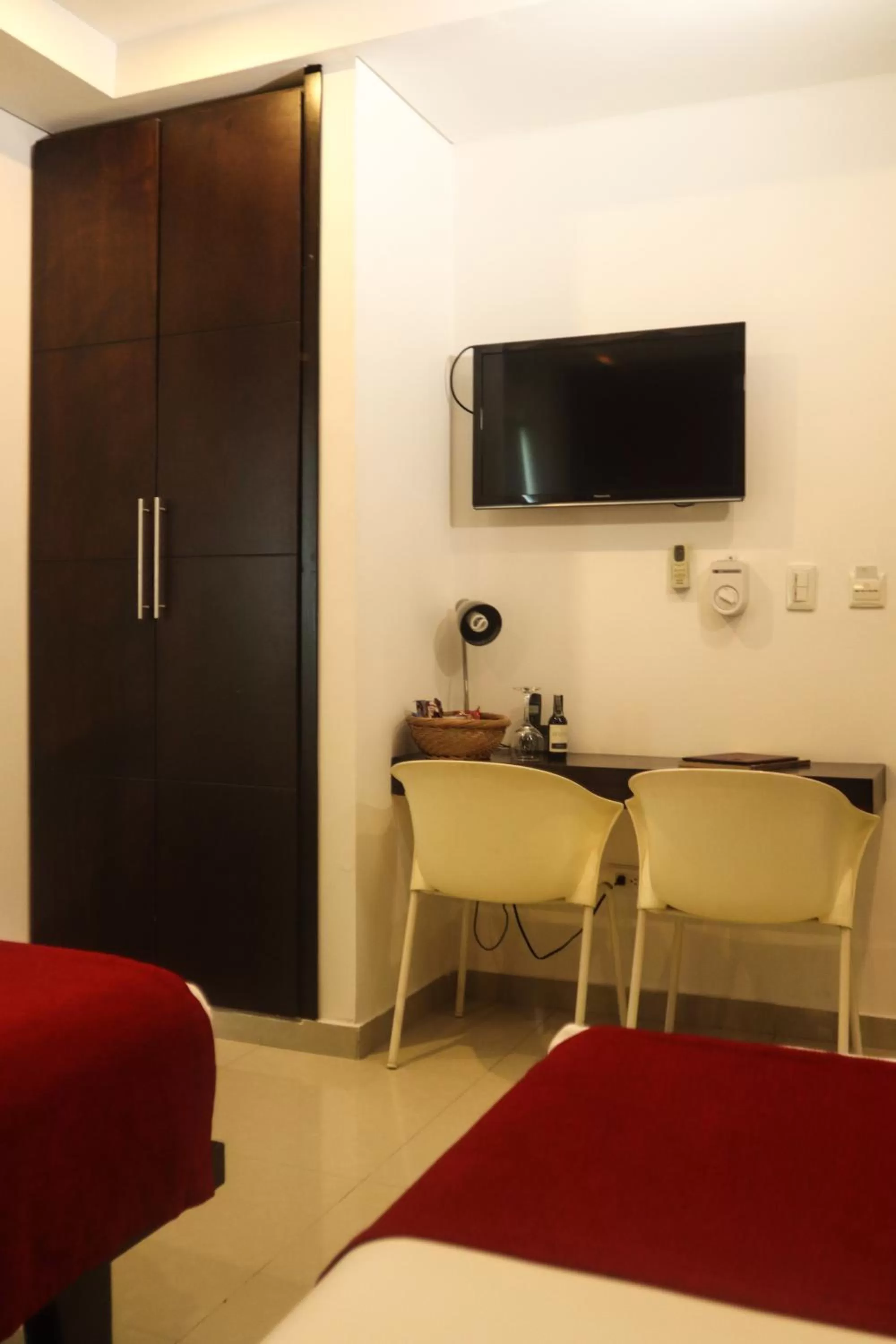 Seating area, Bed in Hotel Buenos Aires