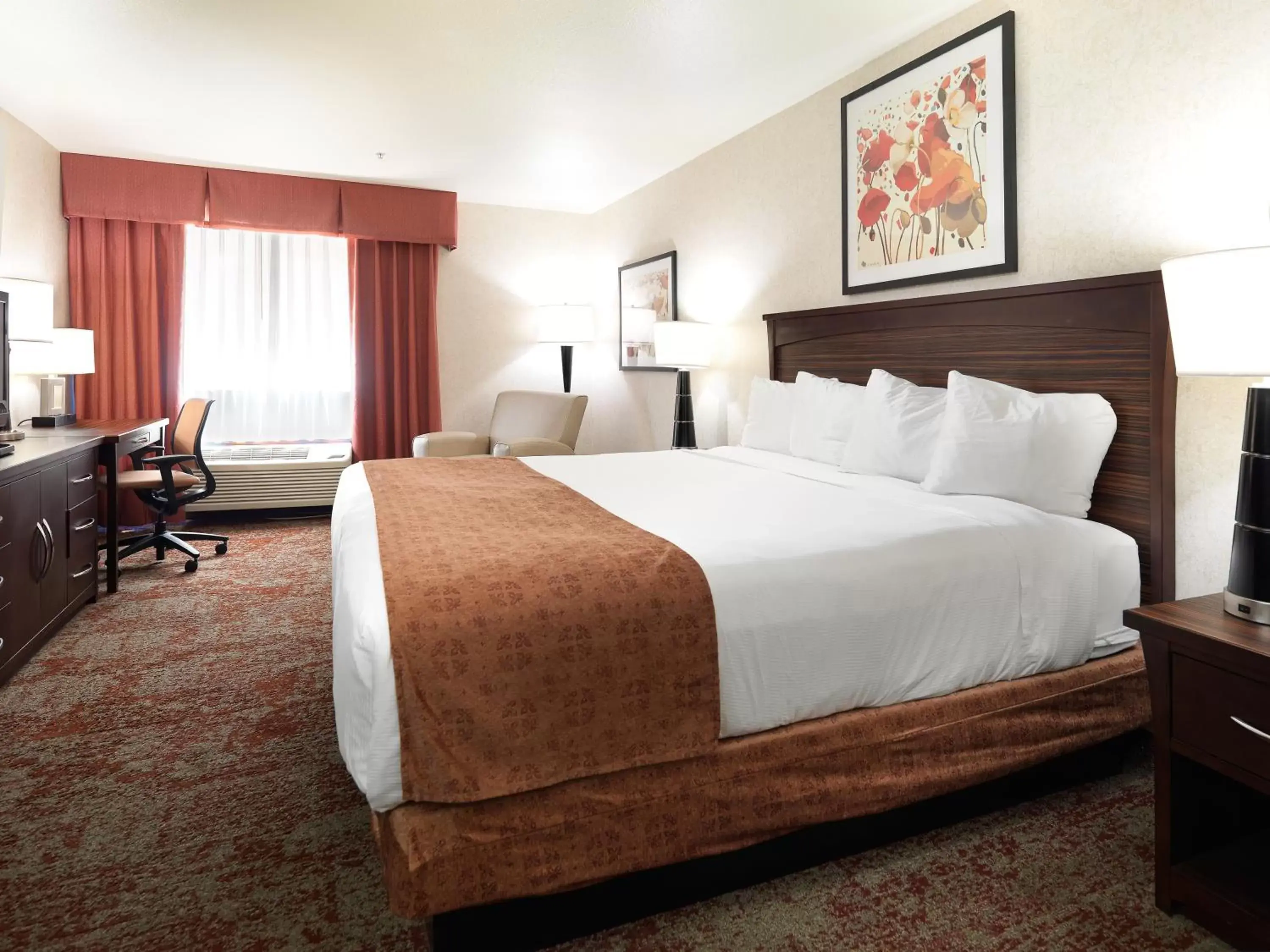 Bed in Crystal Inn Hotel & Suites - Salt Lake City
