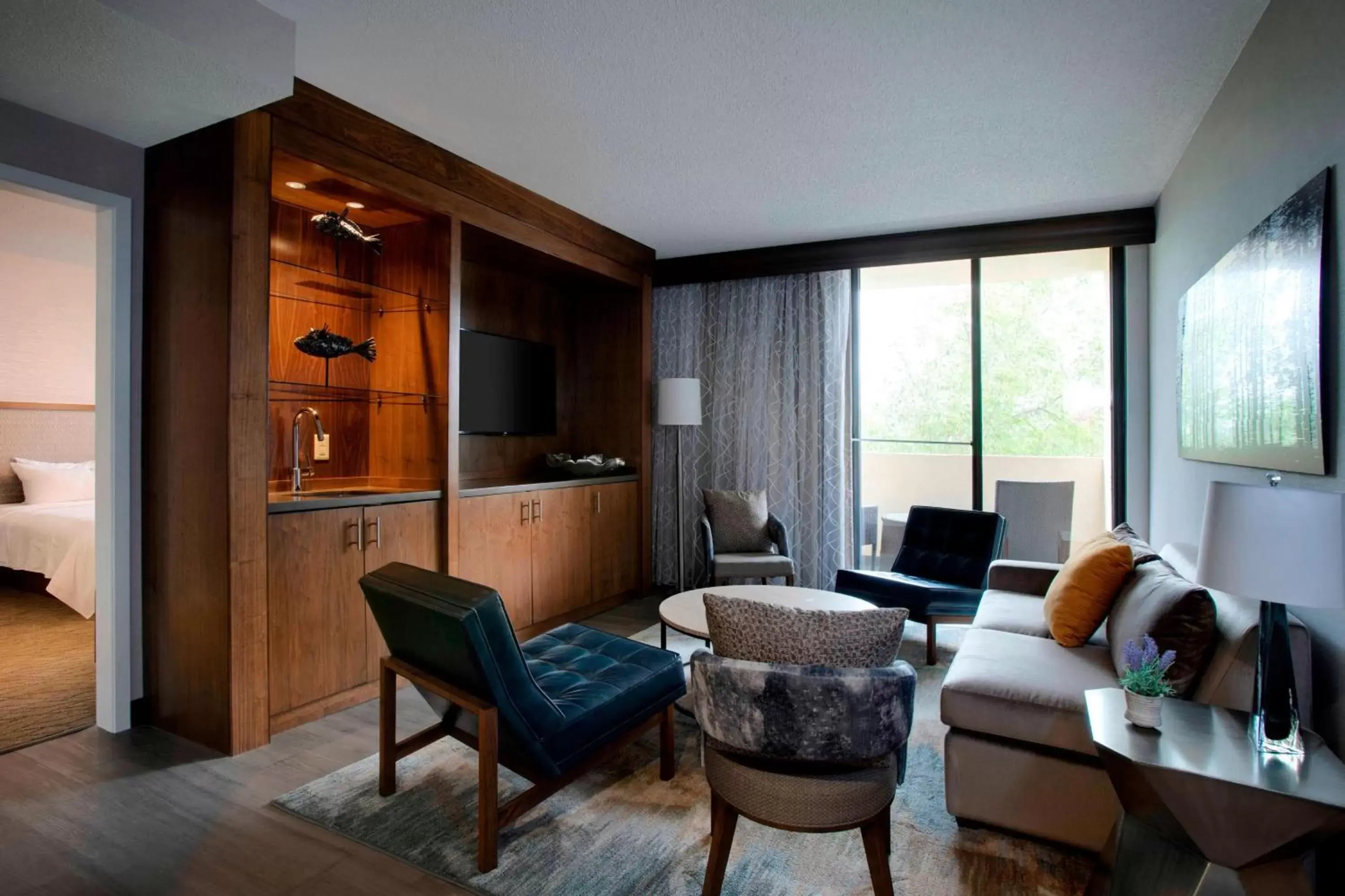 Living room, Seating Area in Greensboro-High Point Marriott Airport