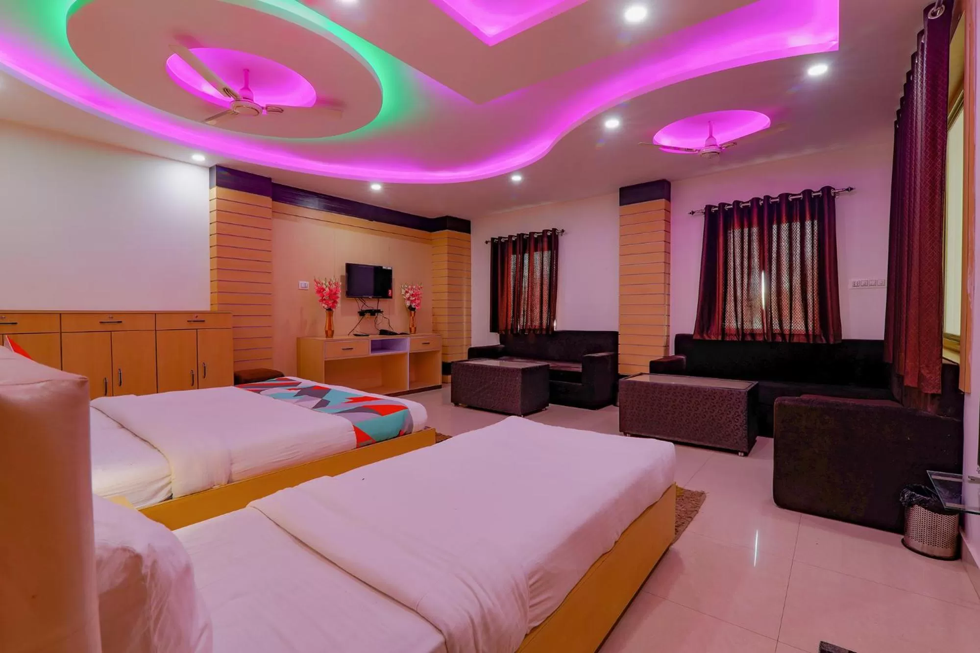 Photo of the whole room, Bed in Via Moti Mahal - Sarnath museum