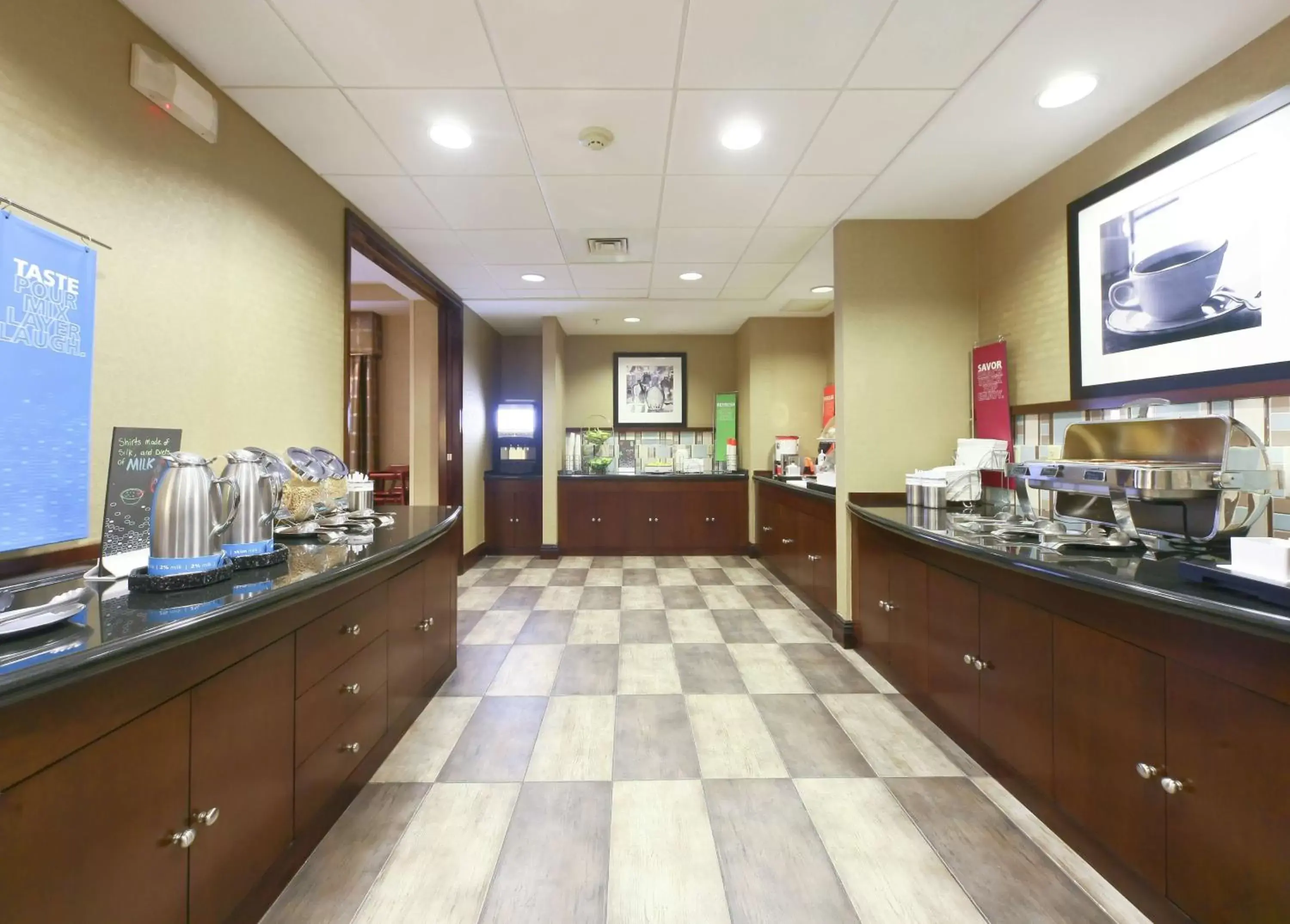 Dining area, Restaurant/Places to Eat in Hampton Inn North Brunswick