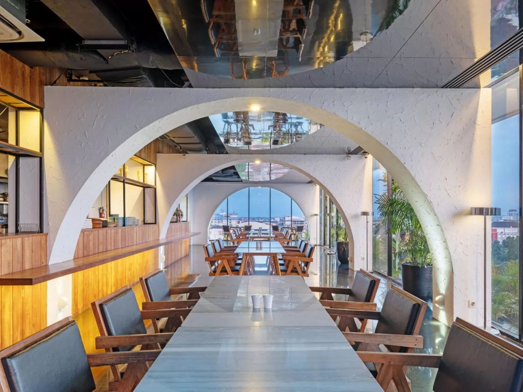 Restaurant/places to eat in ARTOTEL Suites Bianti Yogyakarta, CHSE Certified