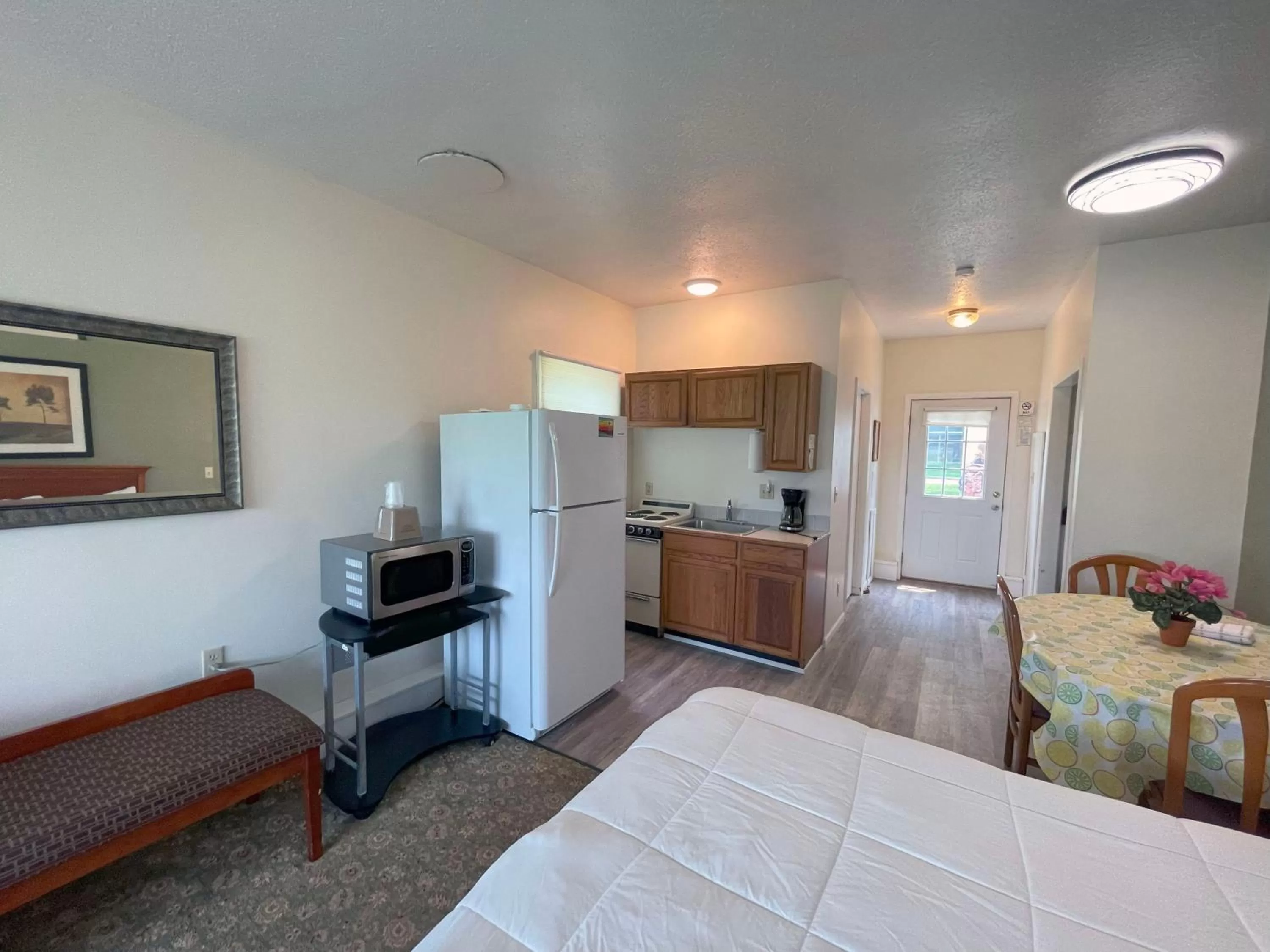 Bed in Plantation Motel