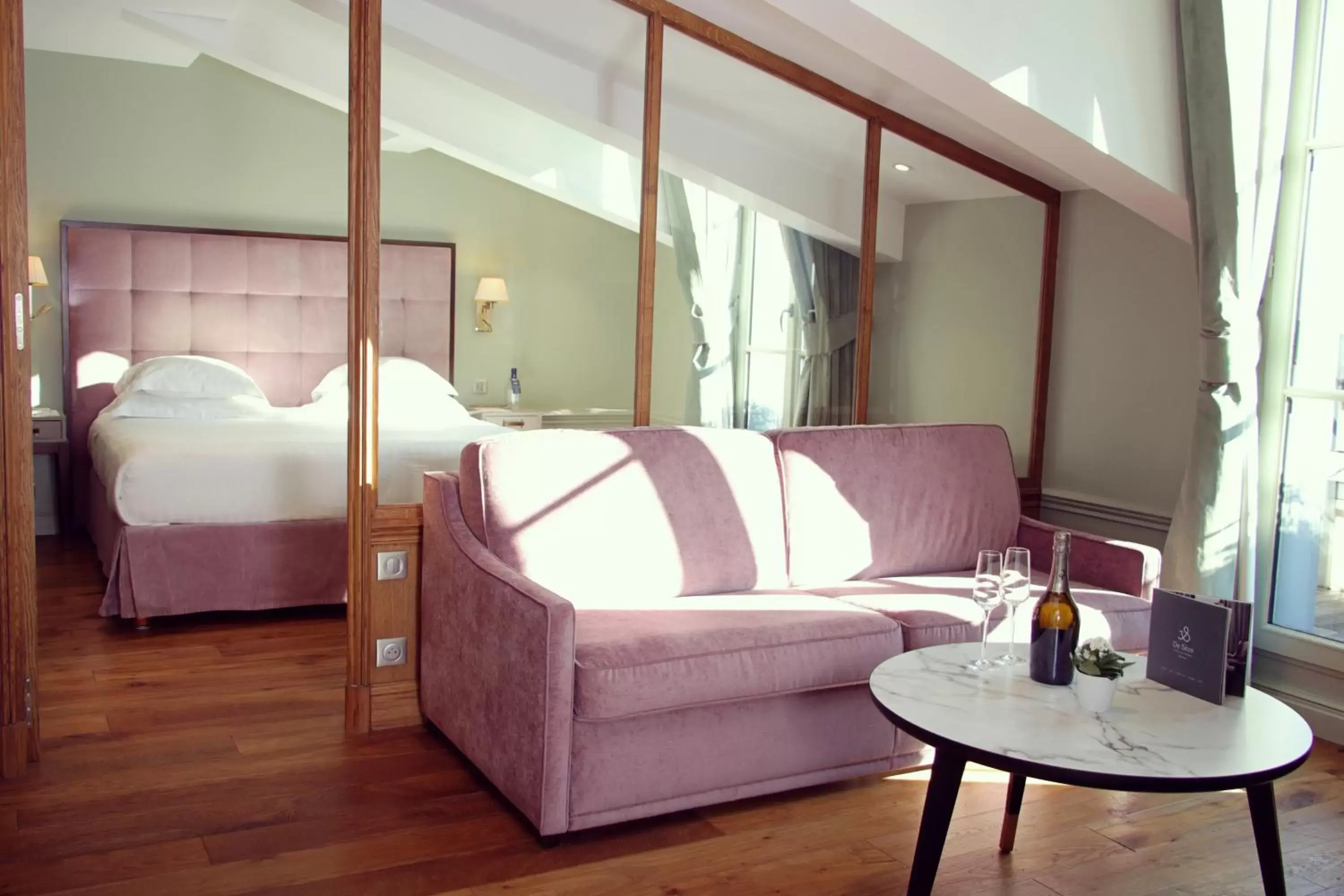 Bed in Hôtel de Sèze & Spa Bordeaux Centre