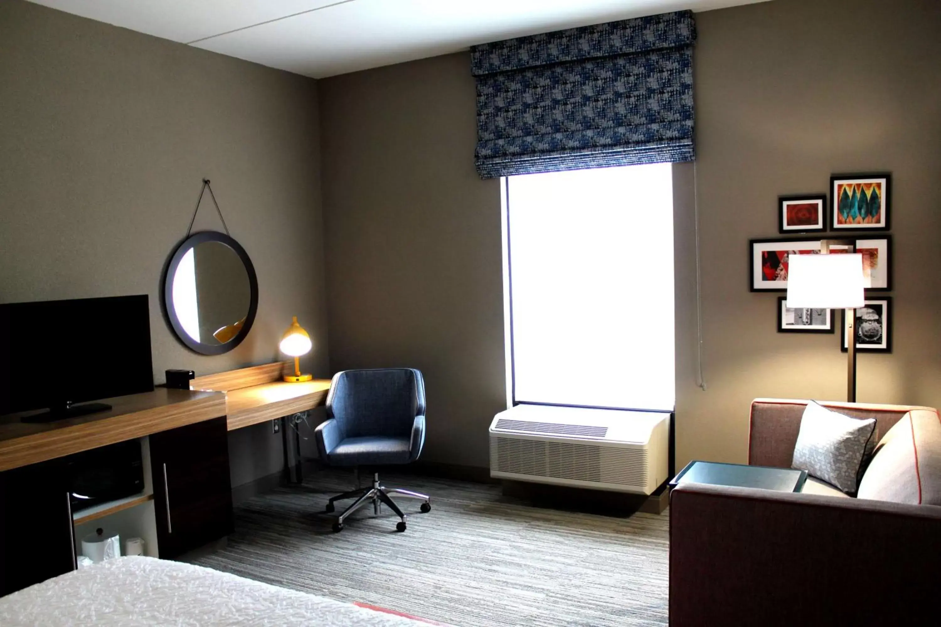 Bedroom, Seating Area in Hampton Inn Forsyth