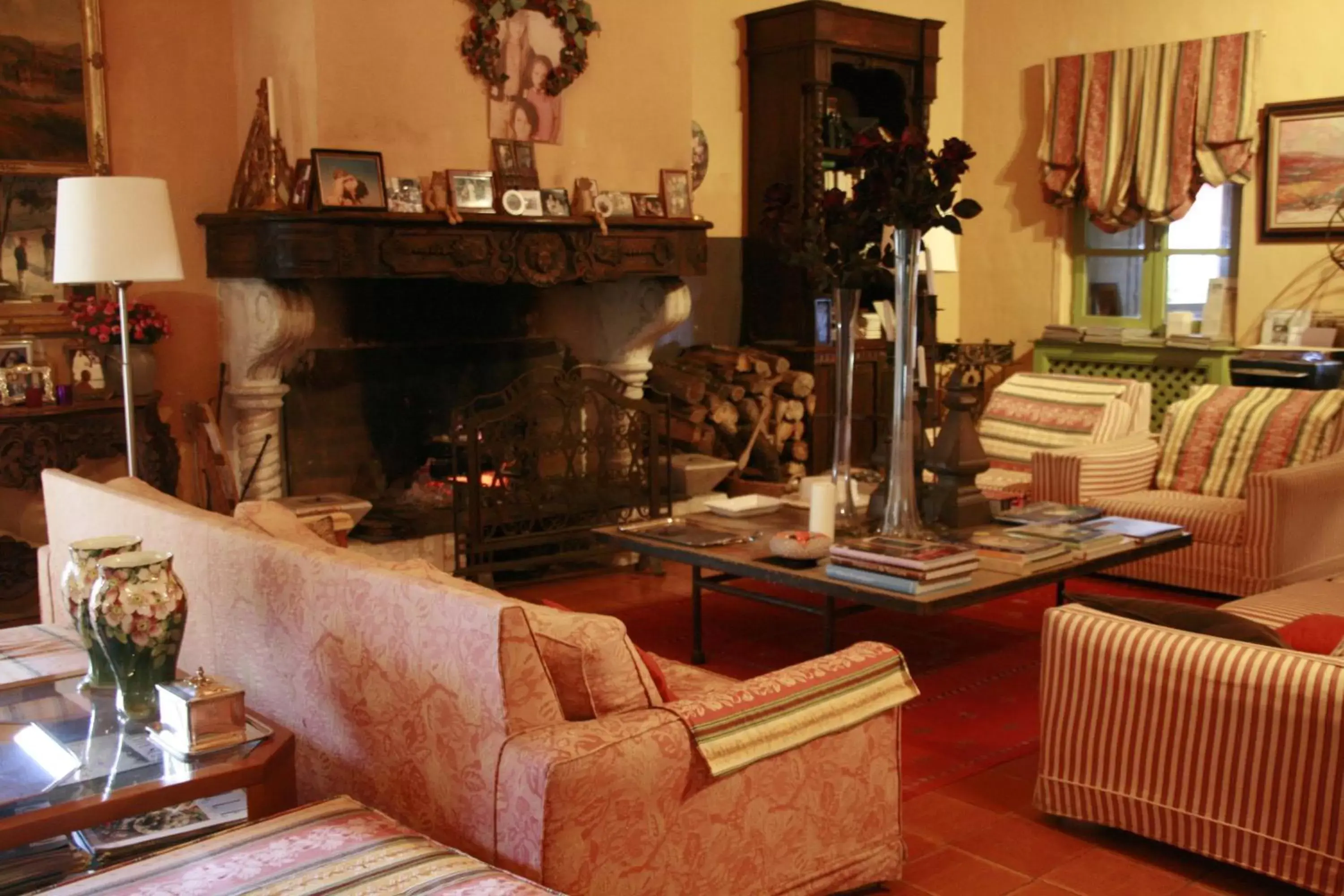 Communal lounge/ TV room, Seating Area in La Maison sur la Colline