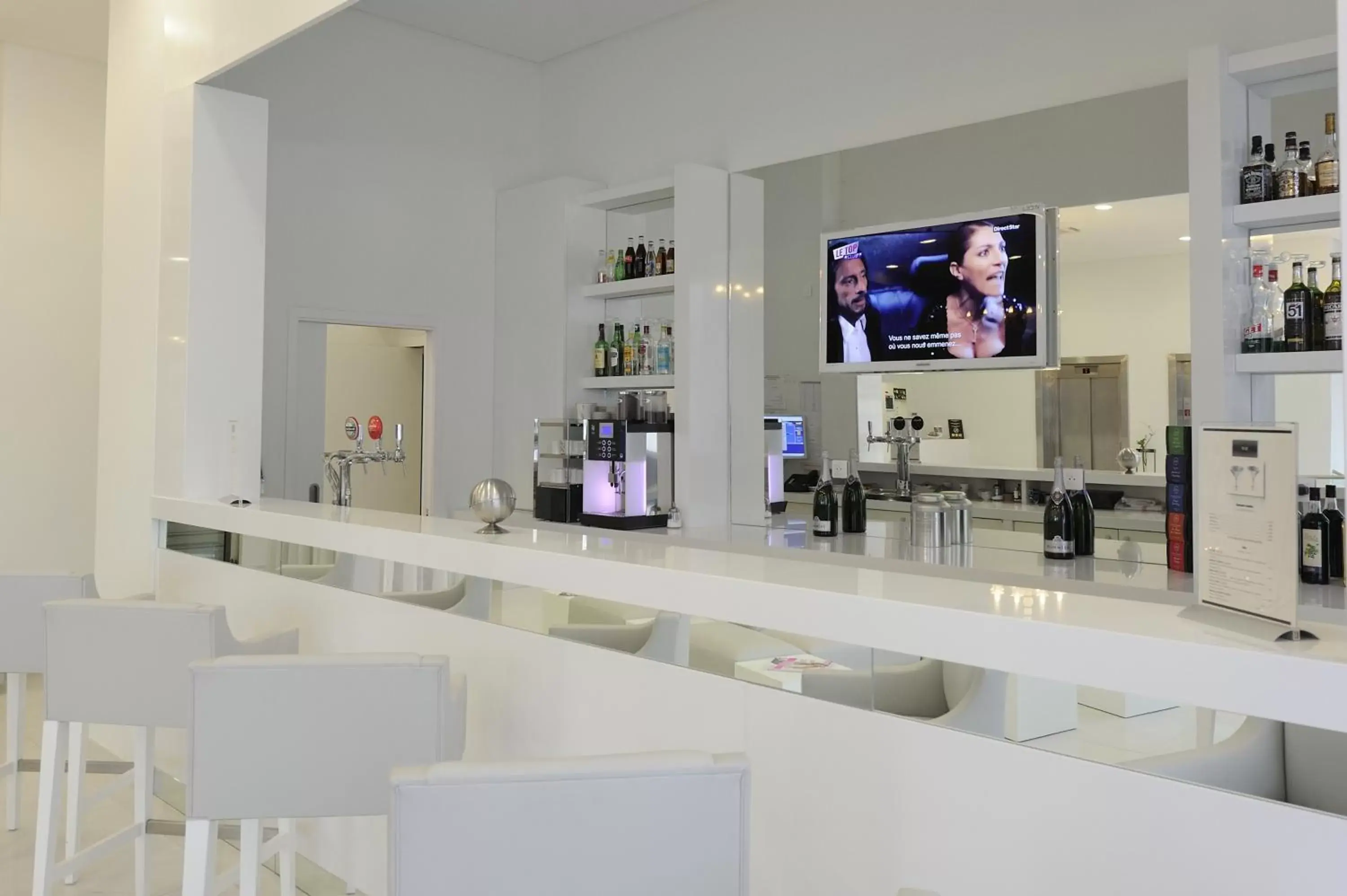 Lounge or bar, Lounge/Bar in Kyriad Prestige Perpignan Centre del Mon