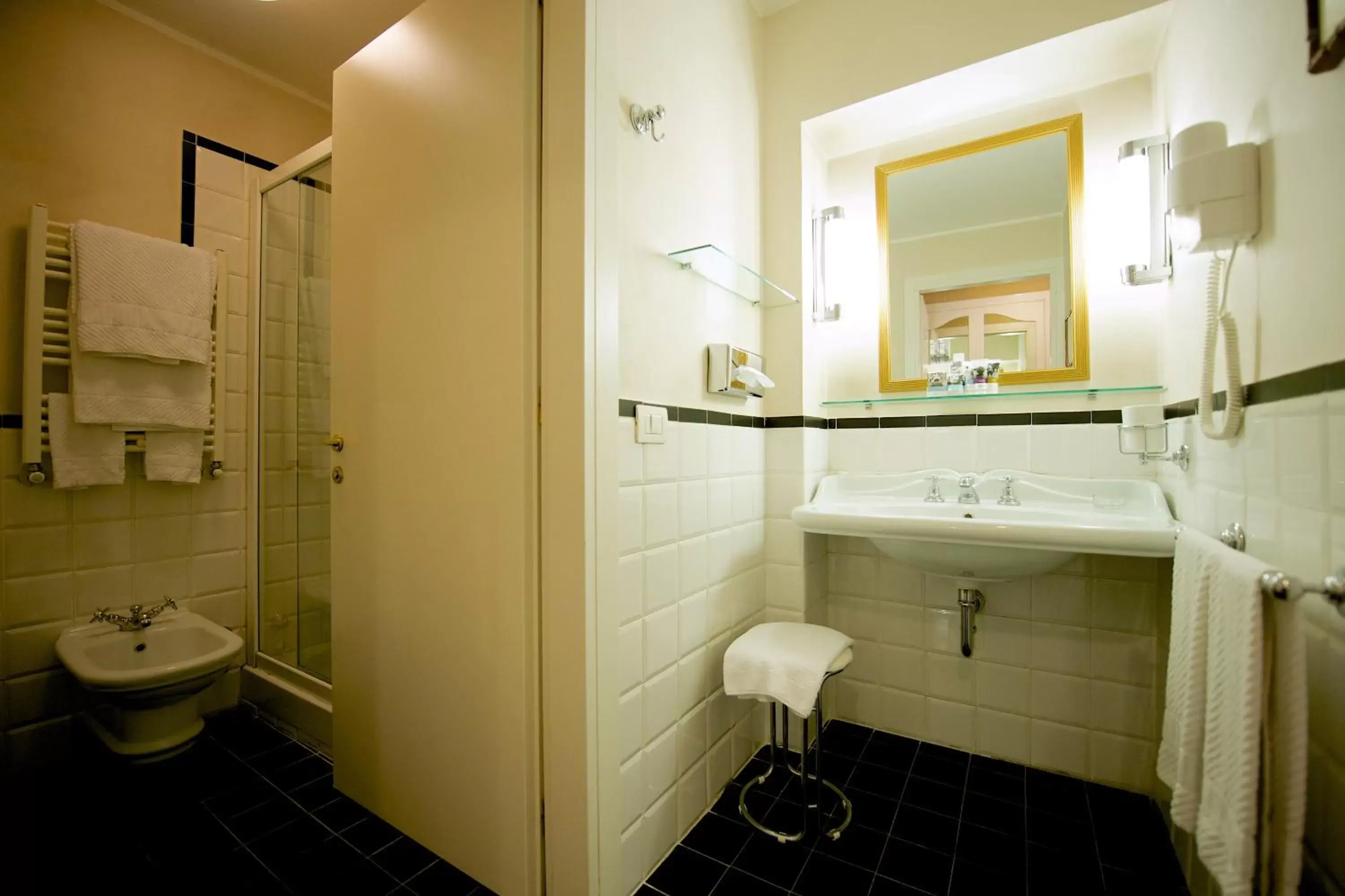 Bathroom in Hotel Mercure Milano Centro