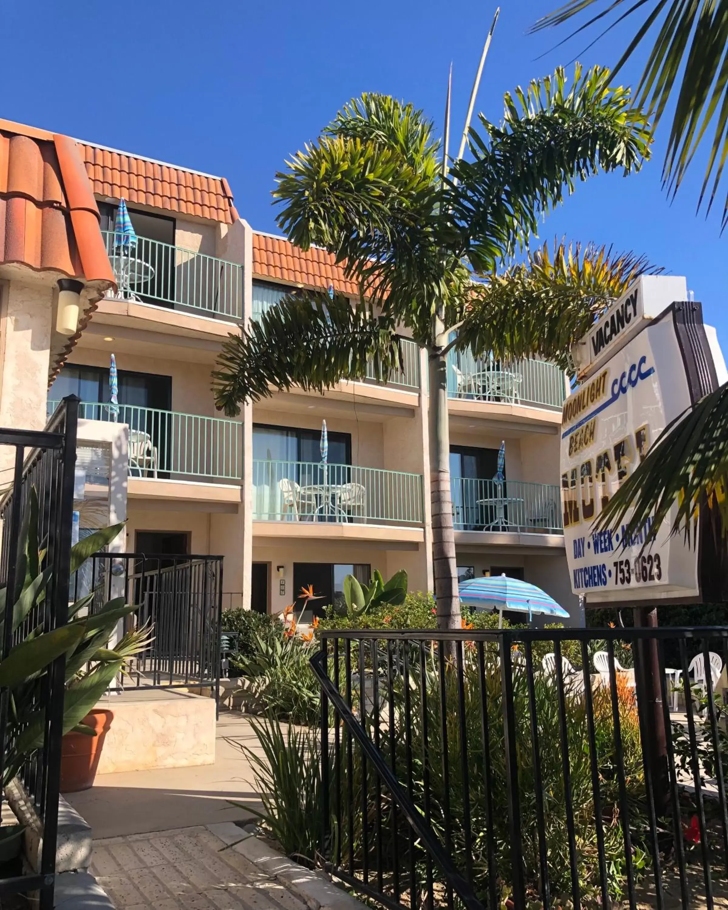 Property building in Moonlight Beach Motel Property building in Moonlight Beach Motel