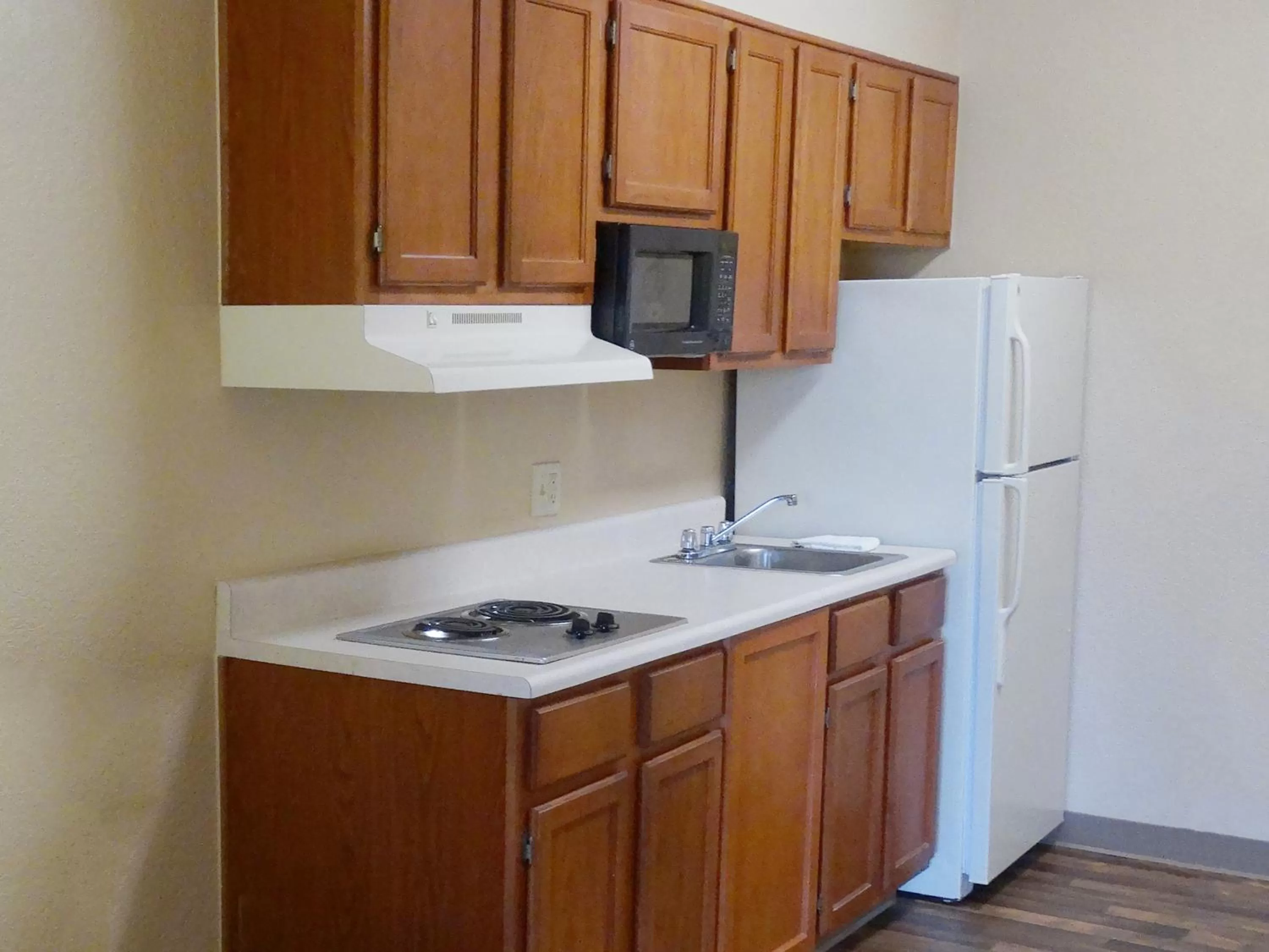 Kitchen or kitchenette in Extended Stay America Suites - Bakersfield - Chester Lane