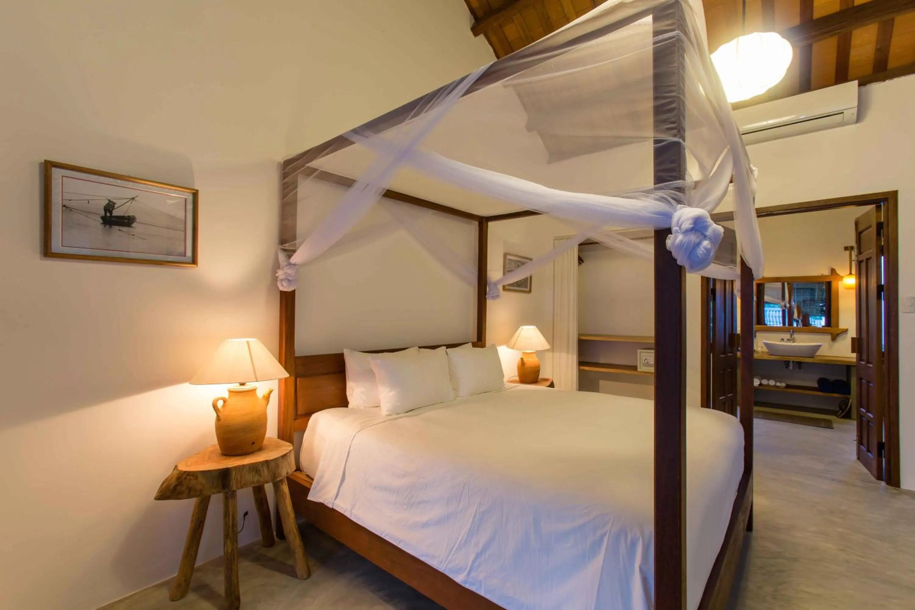 Bedroom, Bed in Vina Beach Pool Villas