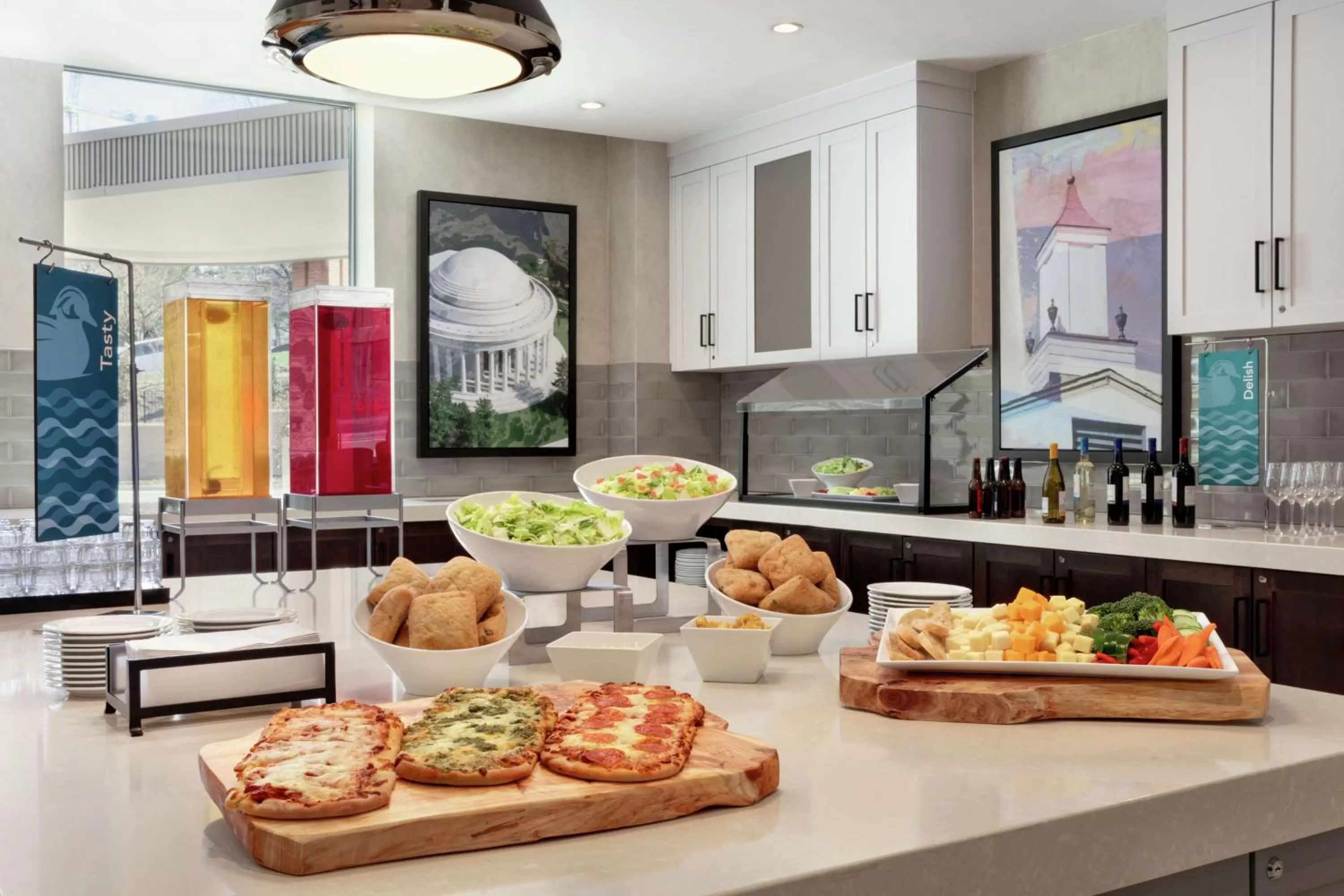 Dining area in Homewood Suites By Hilton Arlington Rosslyn Key Bridge