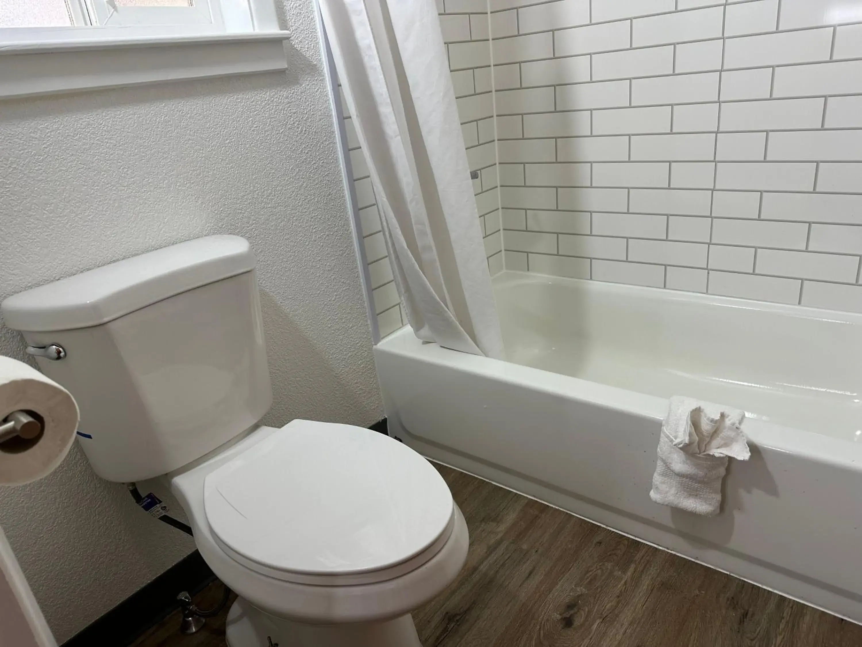 Toilet, Bathroom in Wapiti Lodge