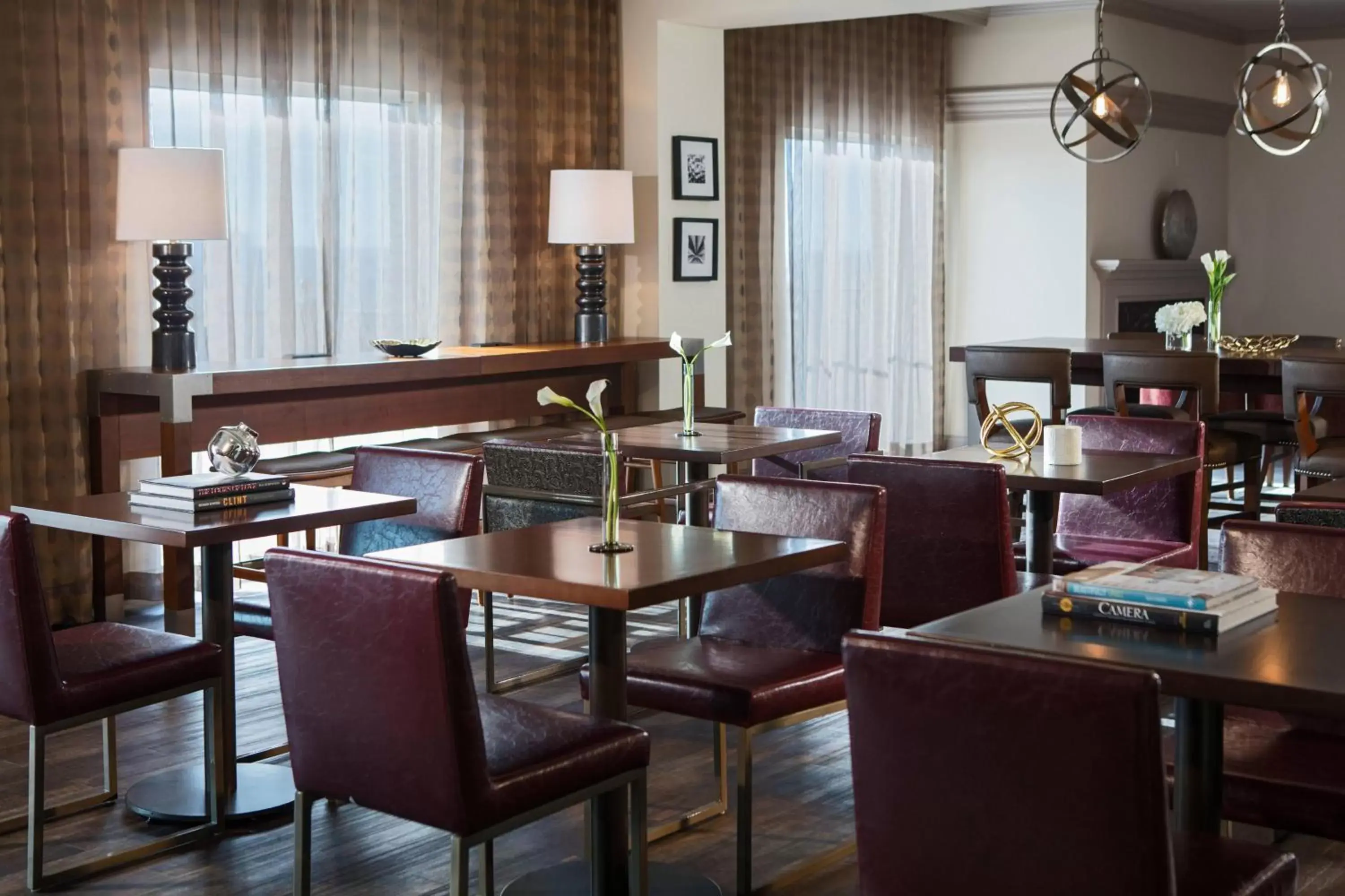 Lounge or bar, Restaurant/Places to Eat in Renaissance Waterford Oklahoma City Hotel