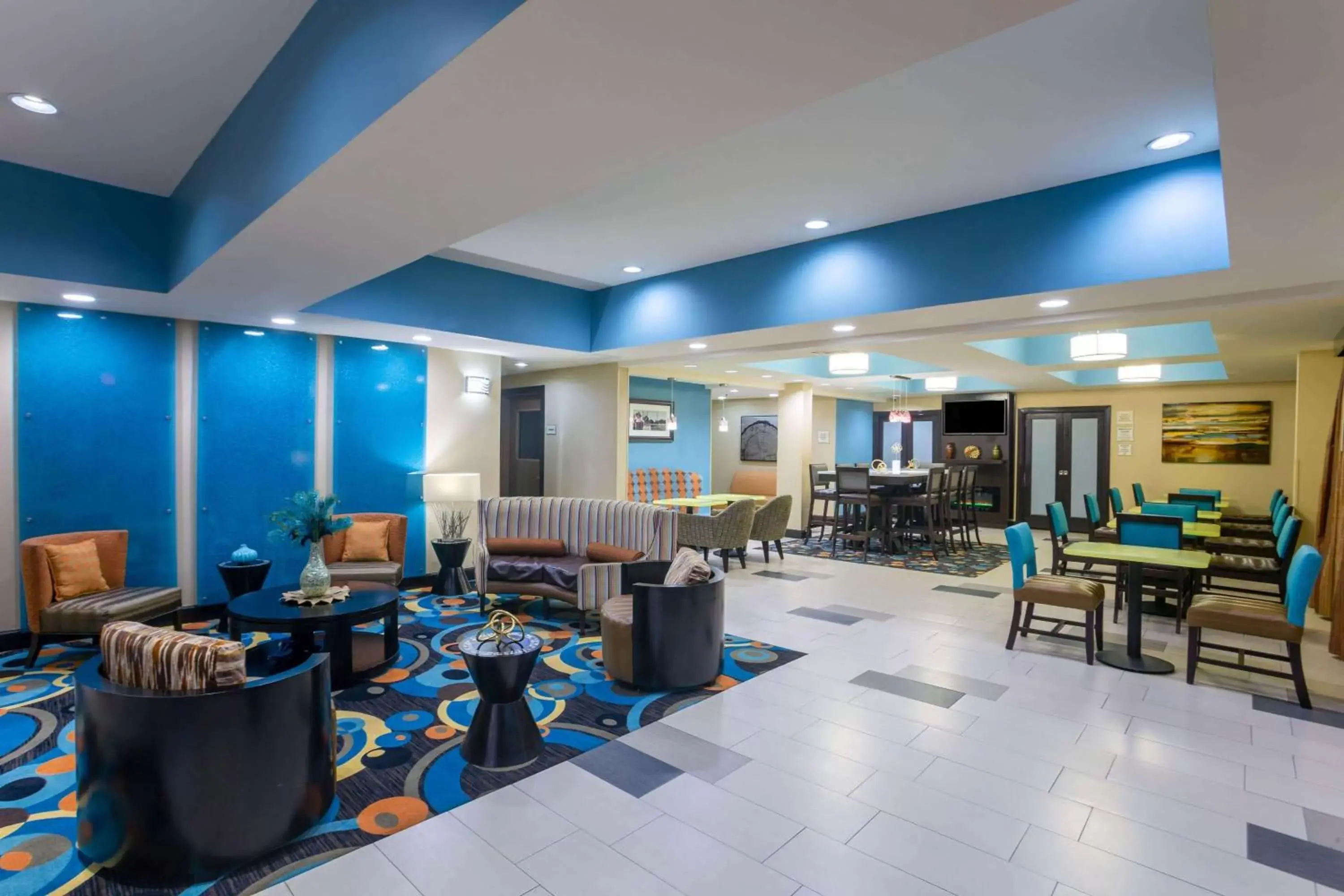 Lobby or reception, Restaurant/Places to Eat in La Quinta by Wyndham Oxford - Anniston