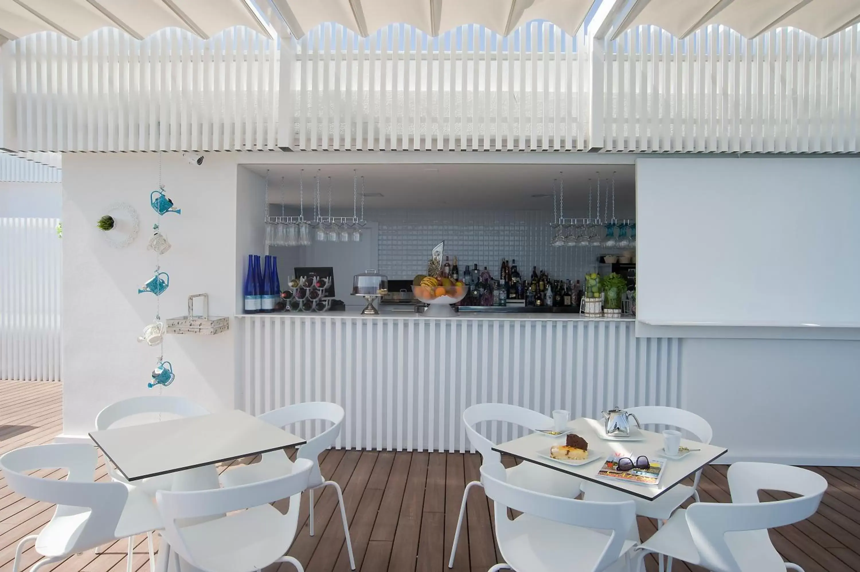 Lounge or bar, Restaurant/Places to Eat in Hotel Bahía Calpe by Pierre & Vacances