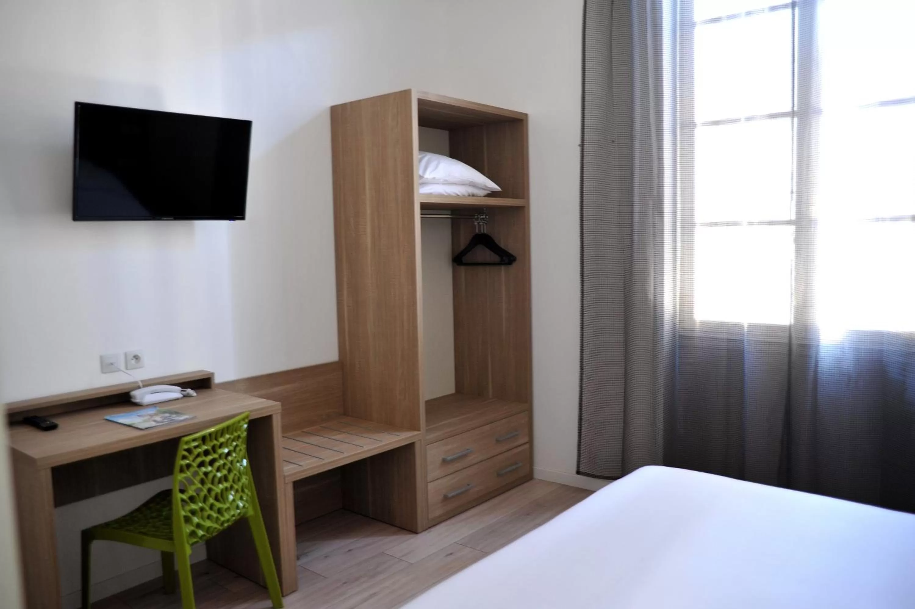 TV/Entertainment Center in Grand Hôtel