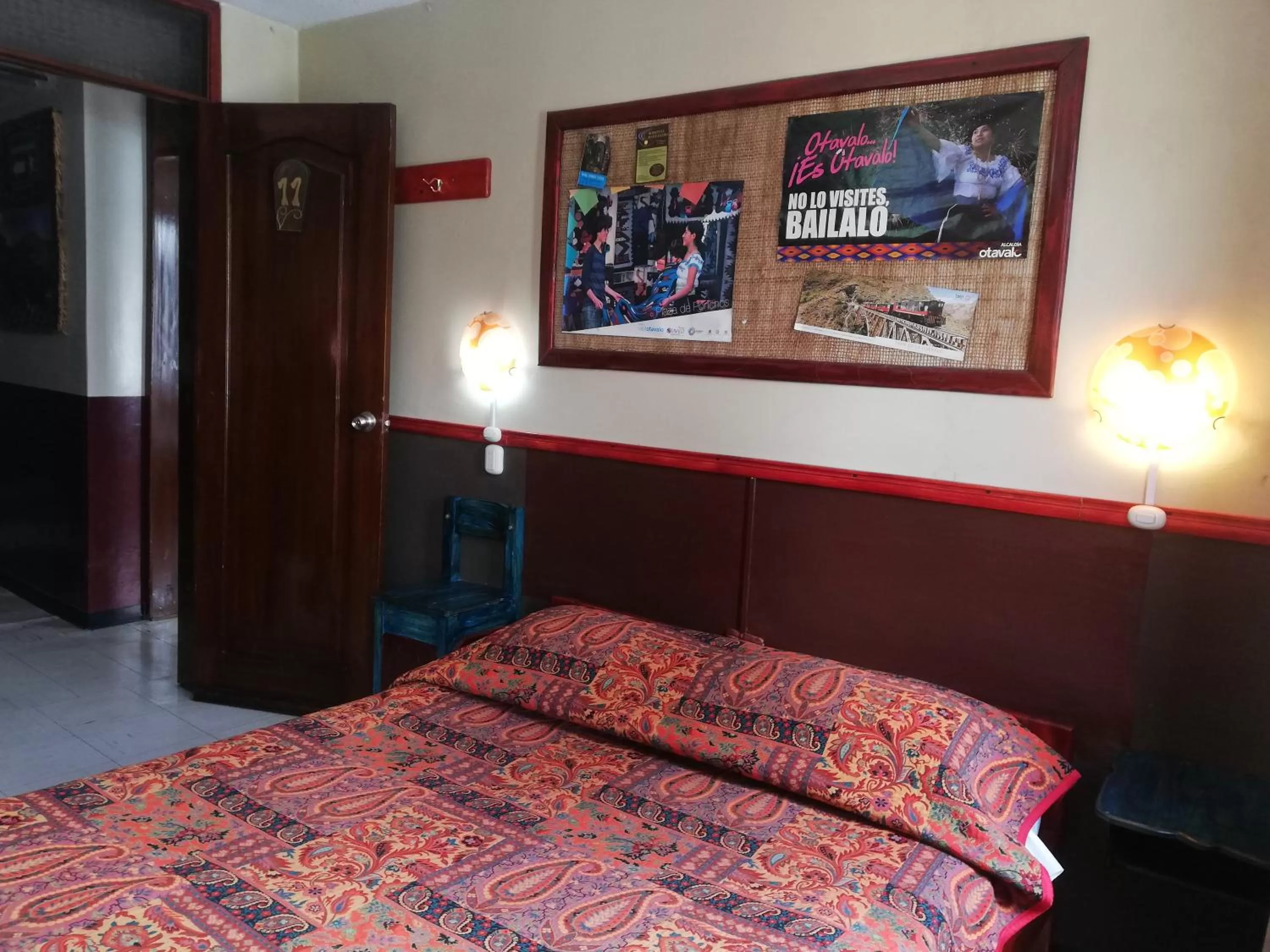 Photo of the whole room, Bed in Flying Donkey