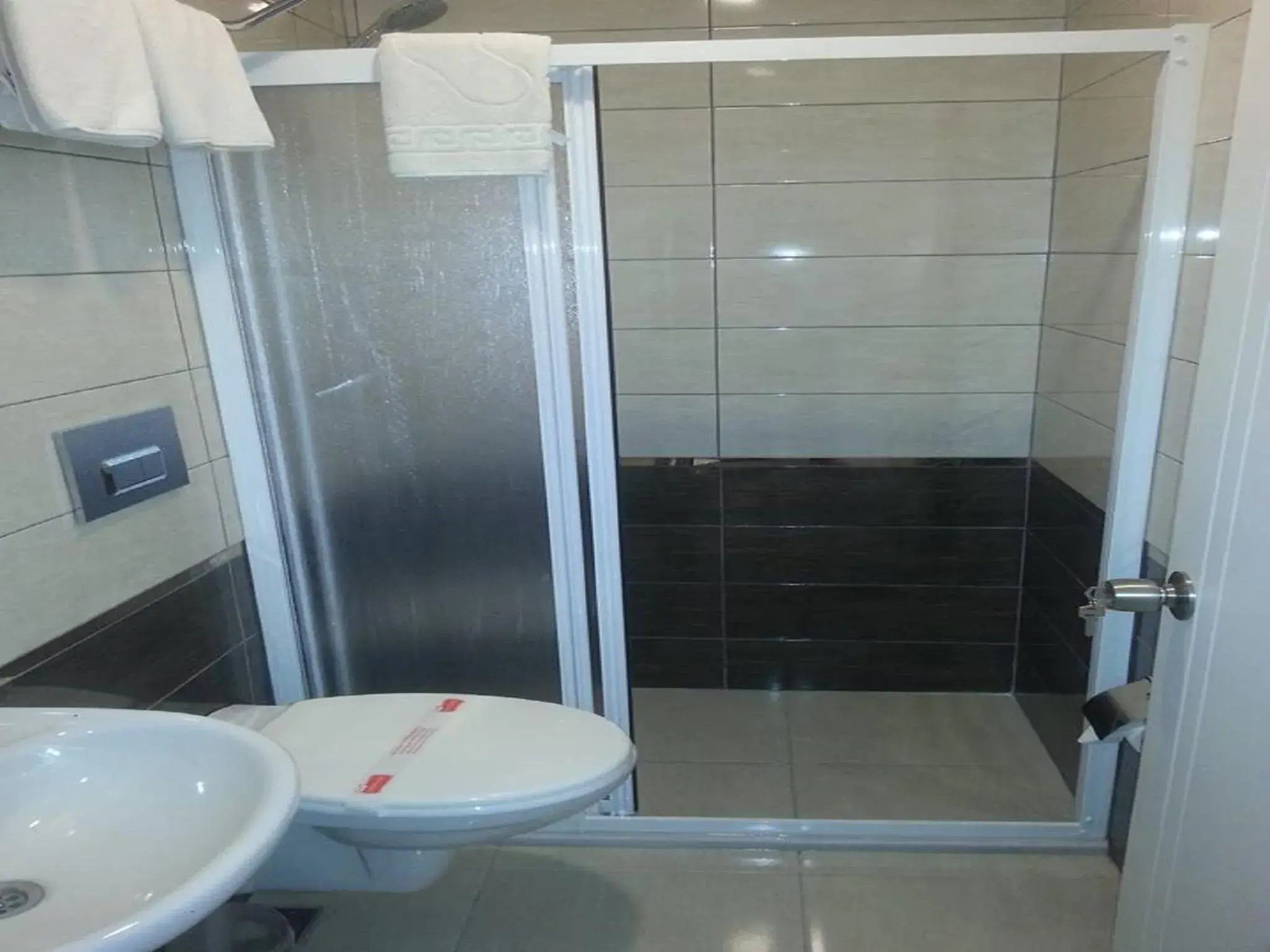 Shower, Bathroom in Sultanahmet Newport Hotel