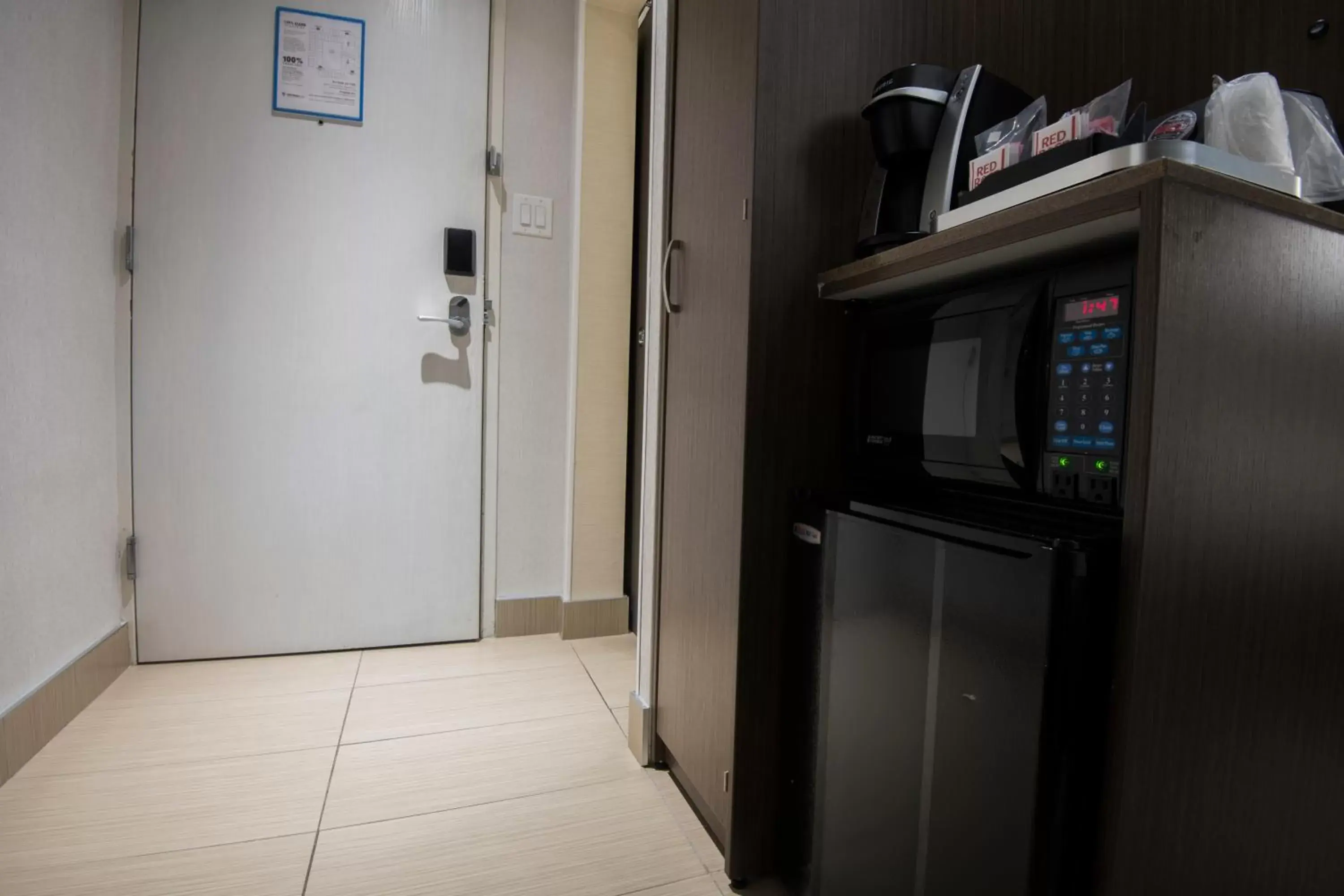 Corporate Floor - Business Queen Room in Victoria Inn Hotel and Convention Center Winnipeg Corporate Floor - Business Queen Room in Victoria Inn Hotel and Convention Center Winnipeg