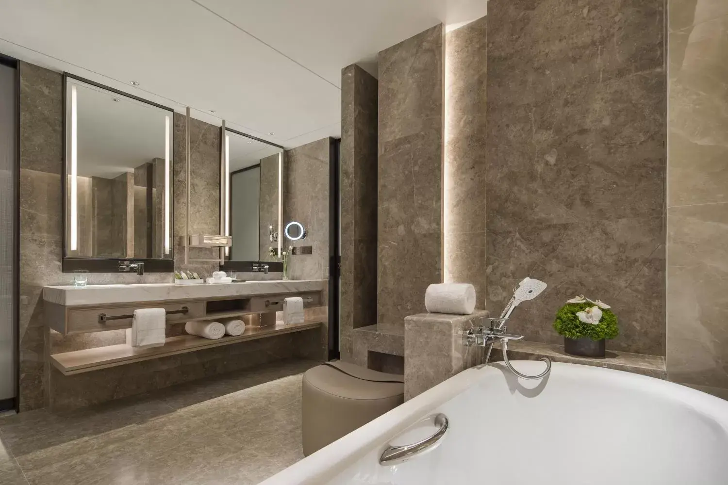 Bath, Bathroom in Hilton Chengdu Chenghua