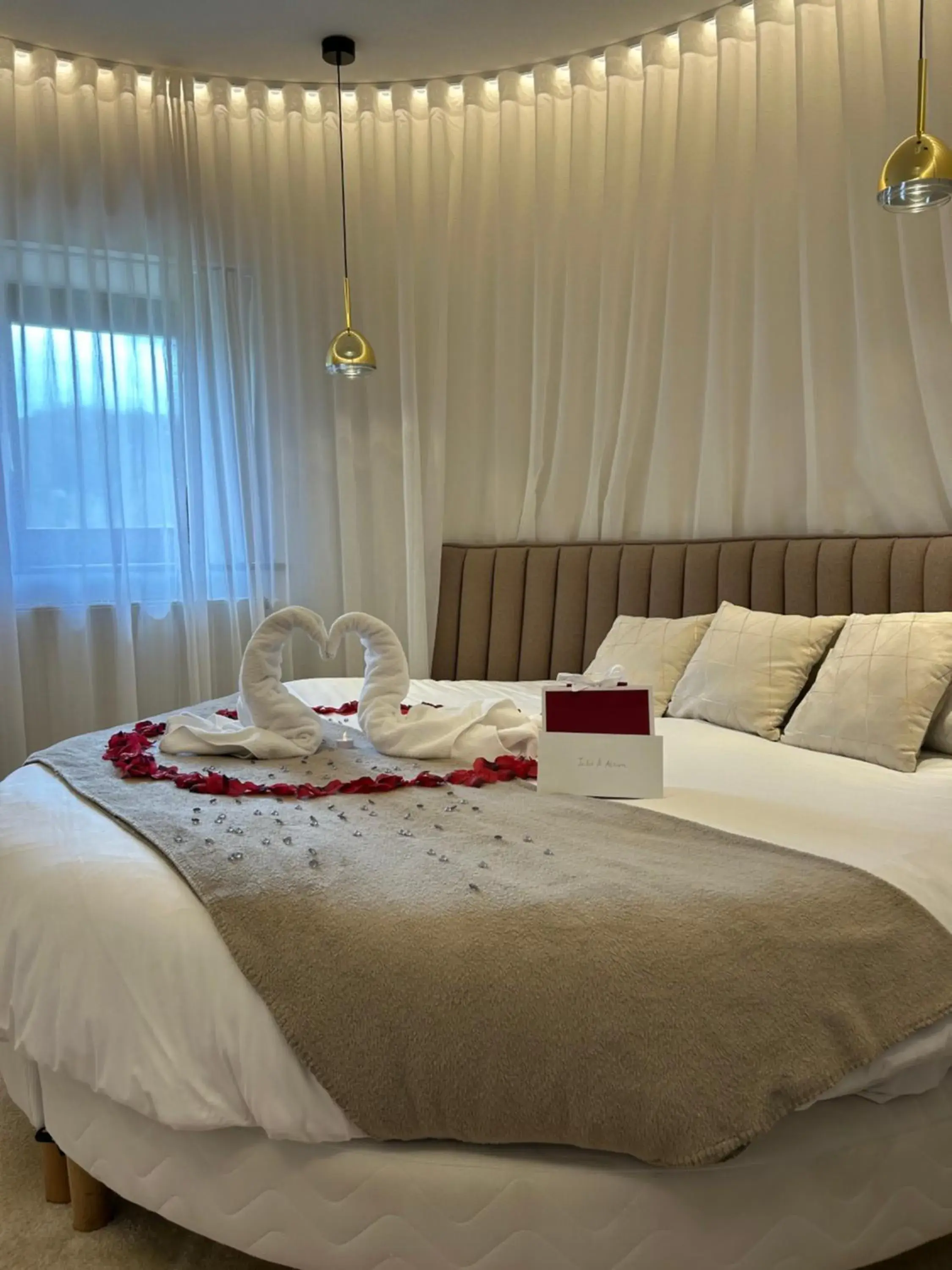 Photo of the whole room, Bed in Les Dépendances de Chapeau Cornu