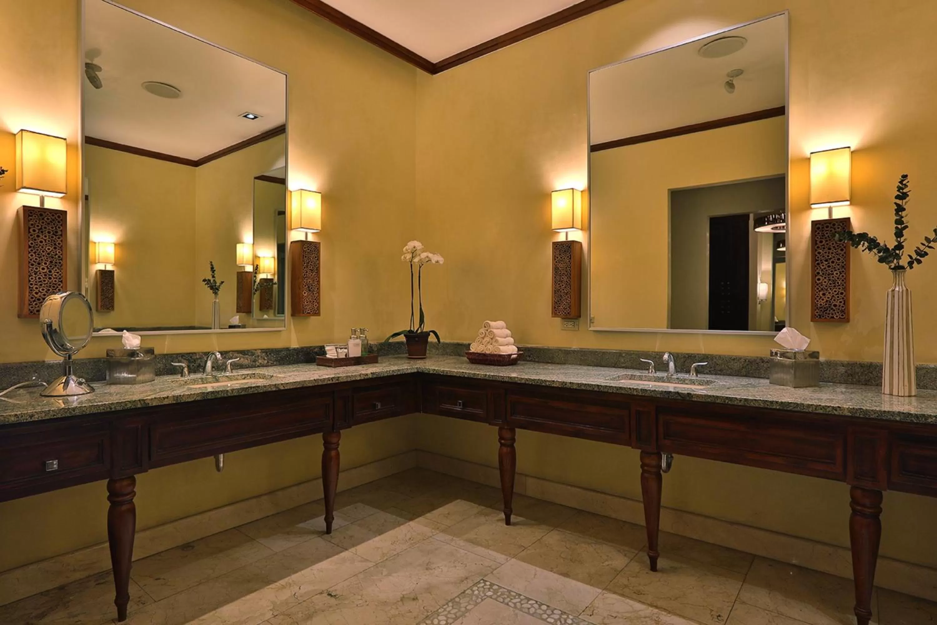 Spa and wellness centre/facilities in InterContinental Costa Rica at Multiplaza Mall by IHG