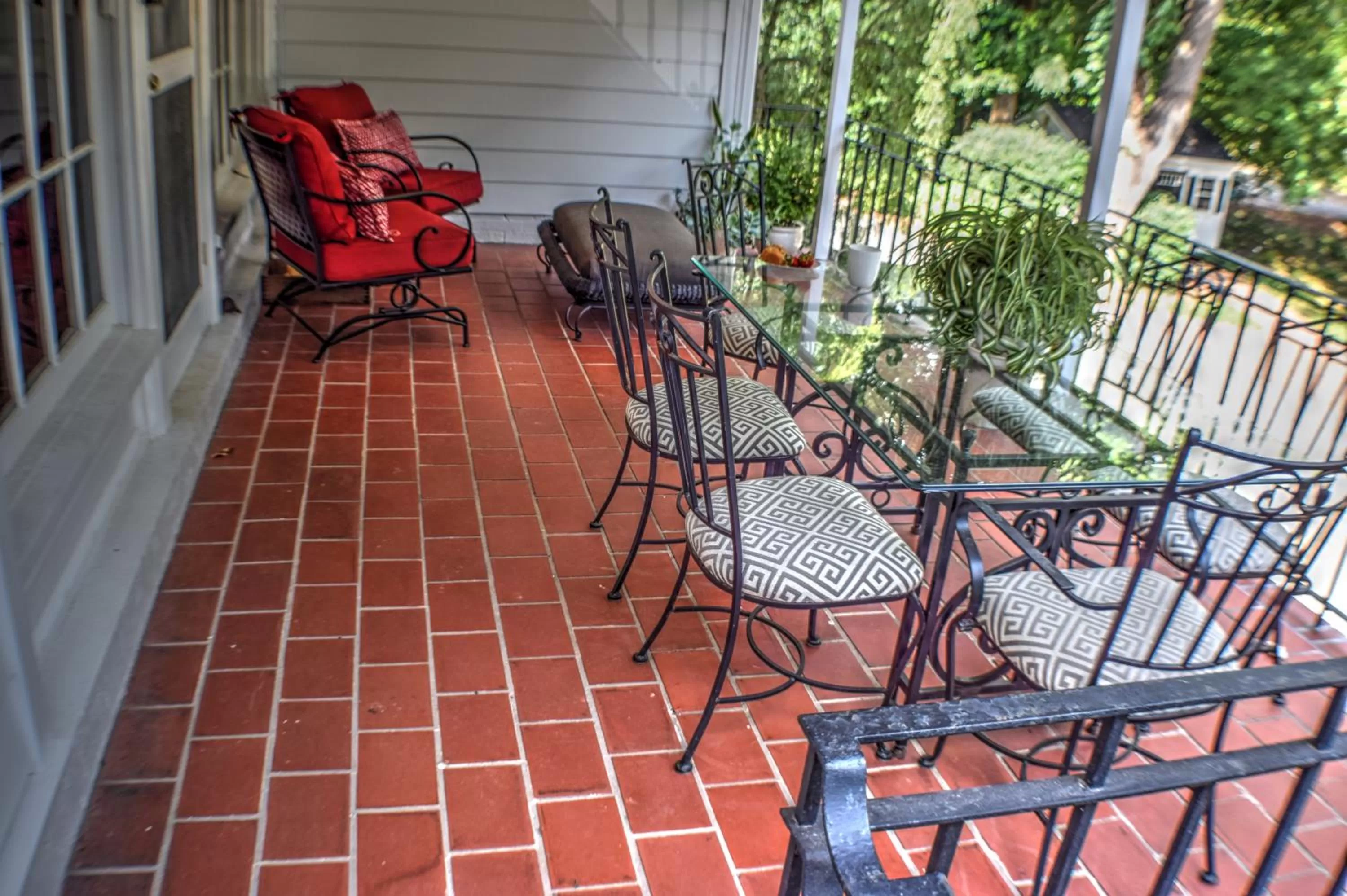 Seating Area in The Holly and Ivy Inn