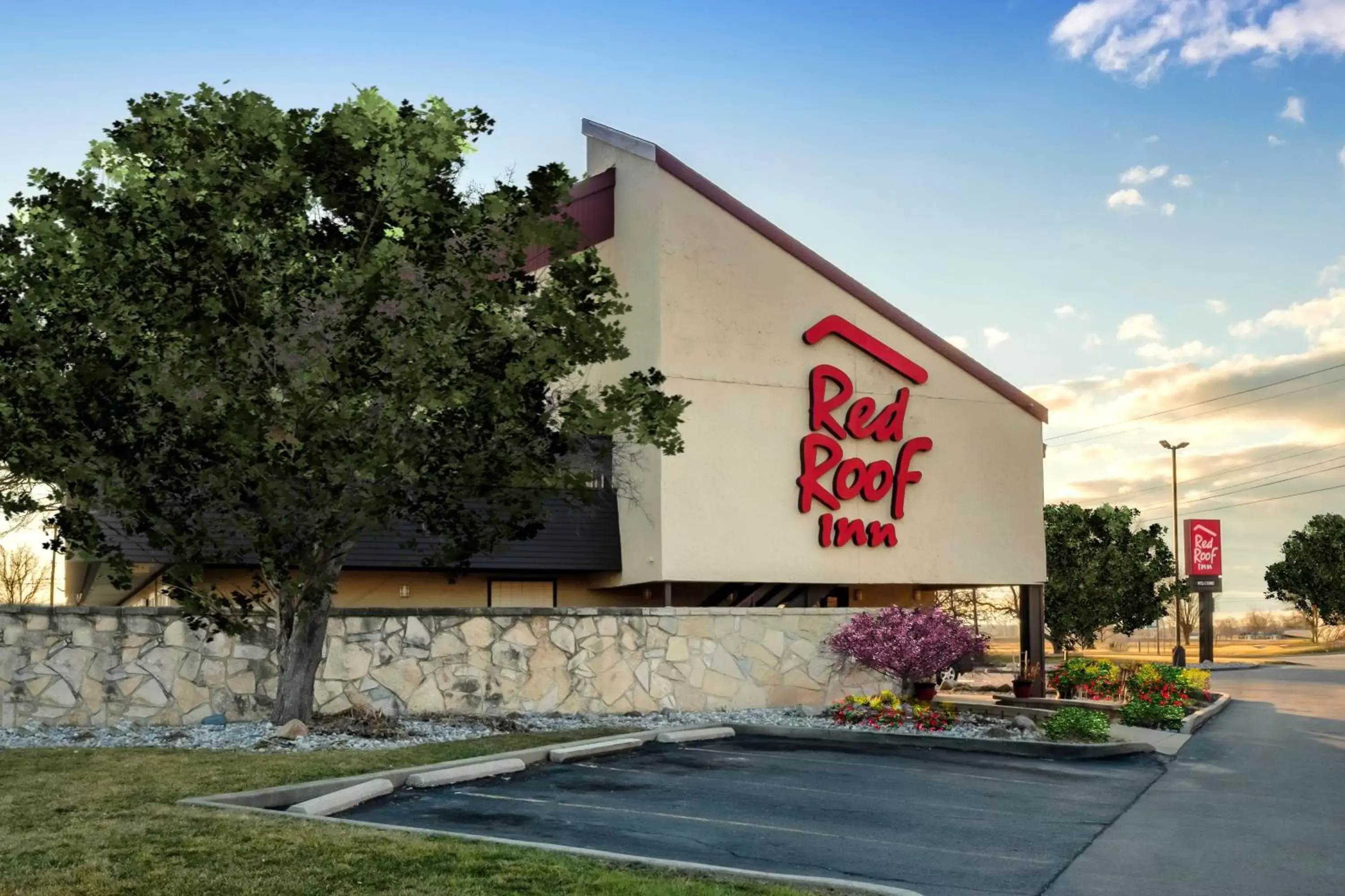 Property building, Facade/Entrance in Red Roof Inn Lansing East - MSU