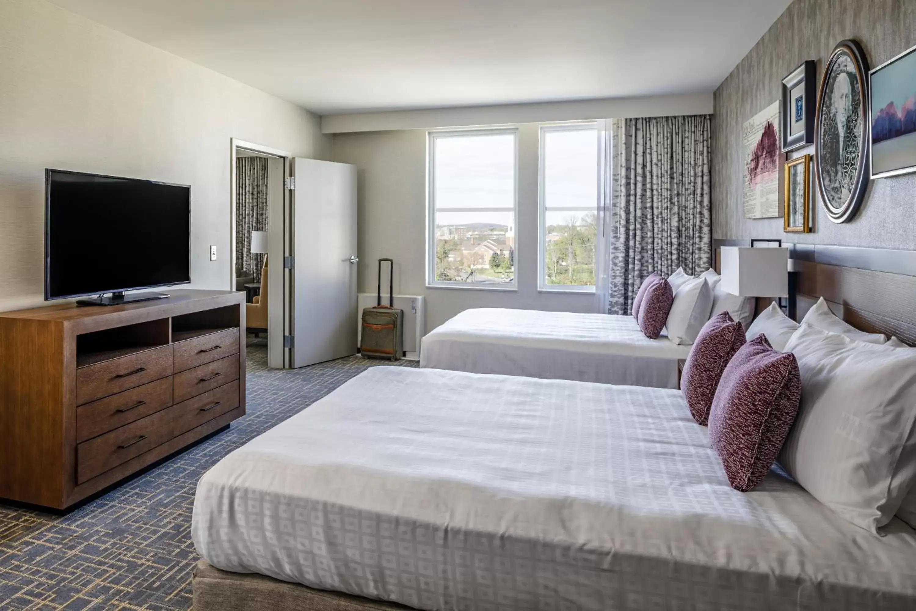 Bedroom, Bed in Hotel Madison & Shenandoah Conference Ctr.