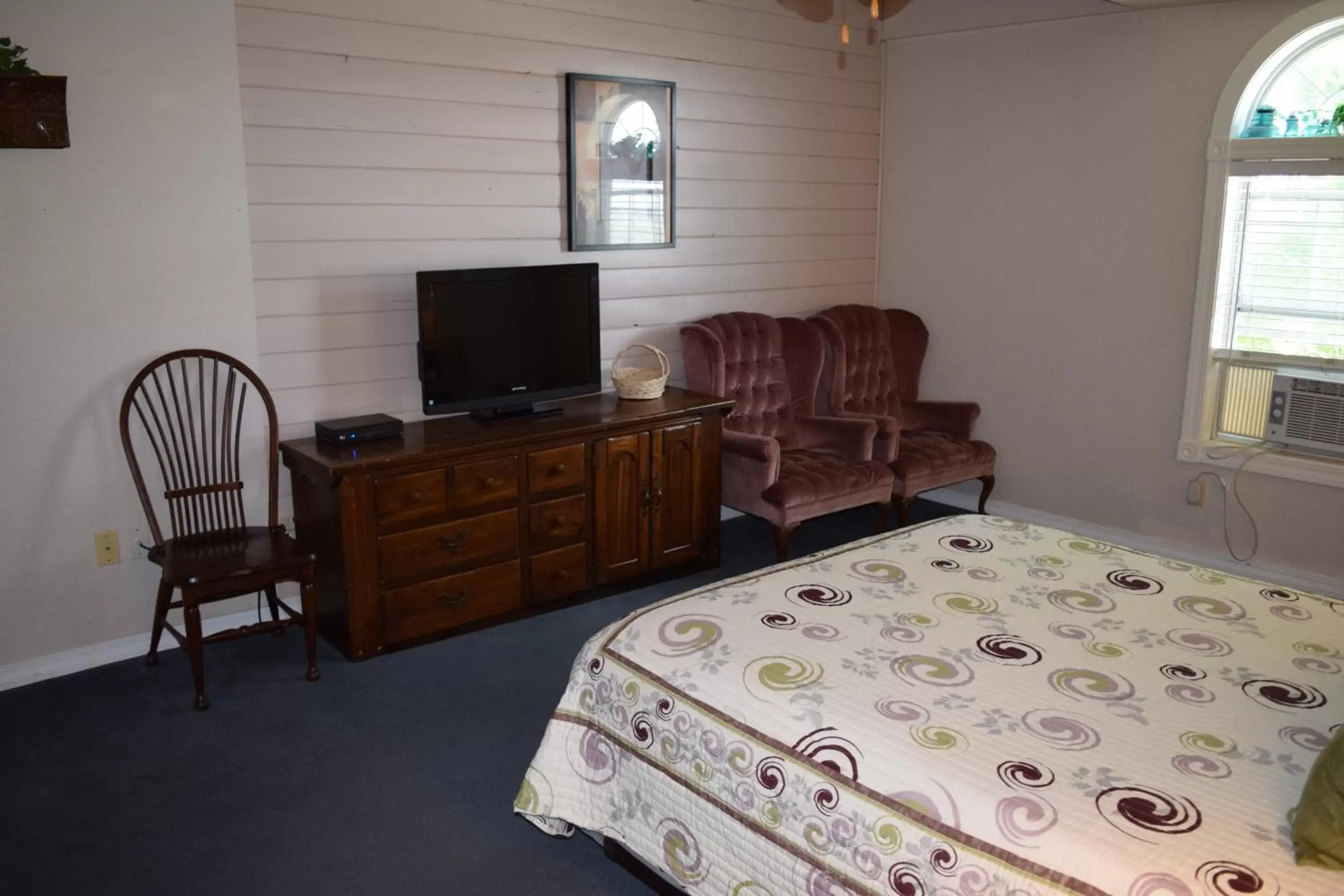 04 - Family Suite with Private Bathroom - The Nielsen Suite in Grist Mill Inn