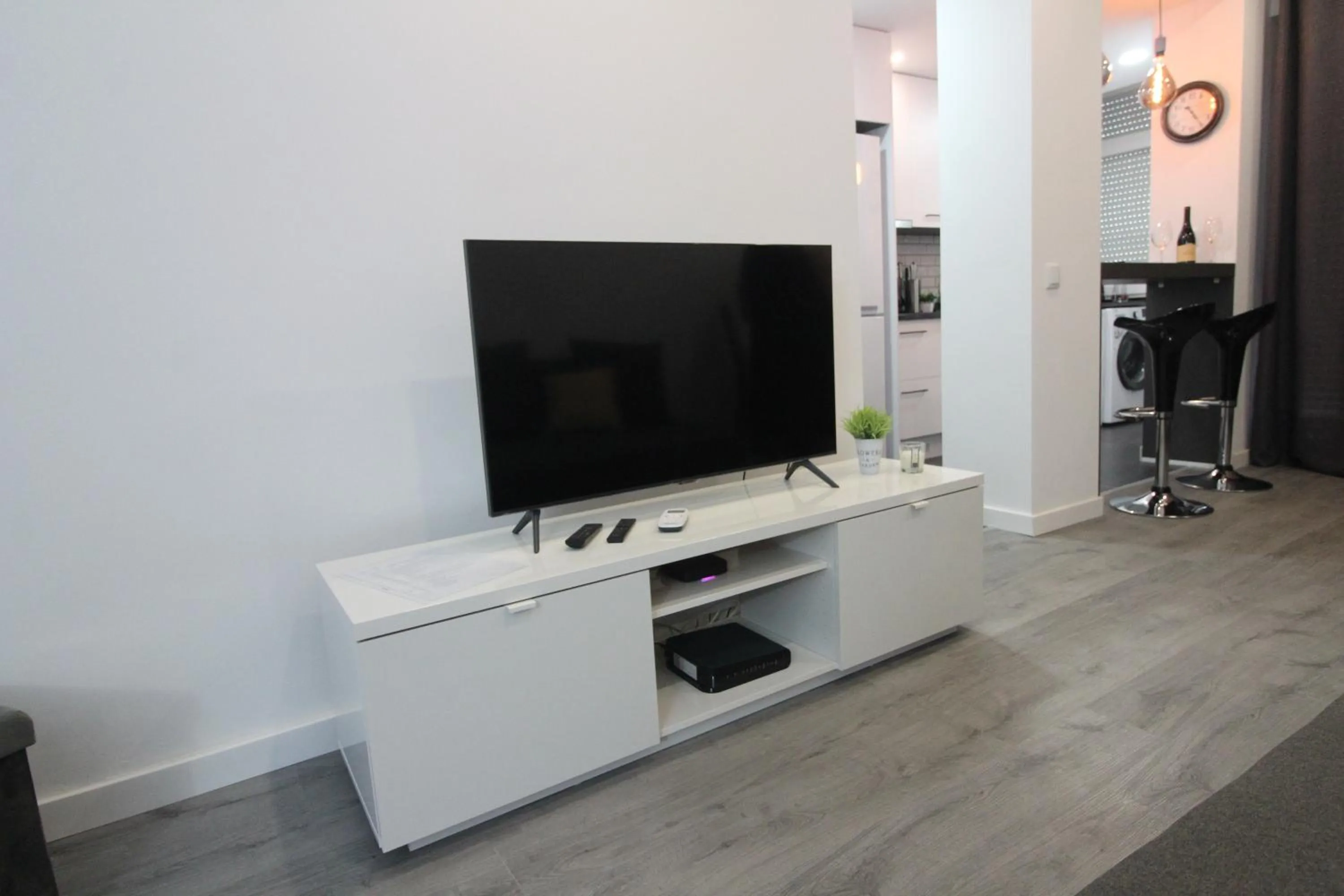 Communal lounge/ TV room in Varanda do Bonfim