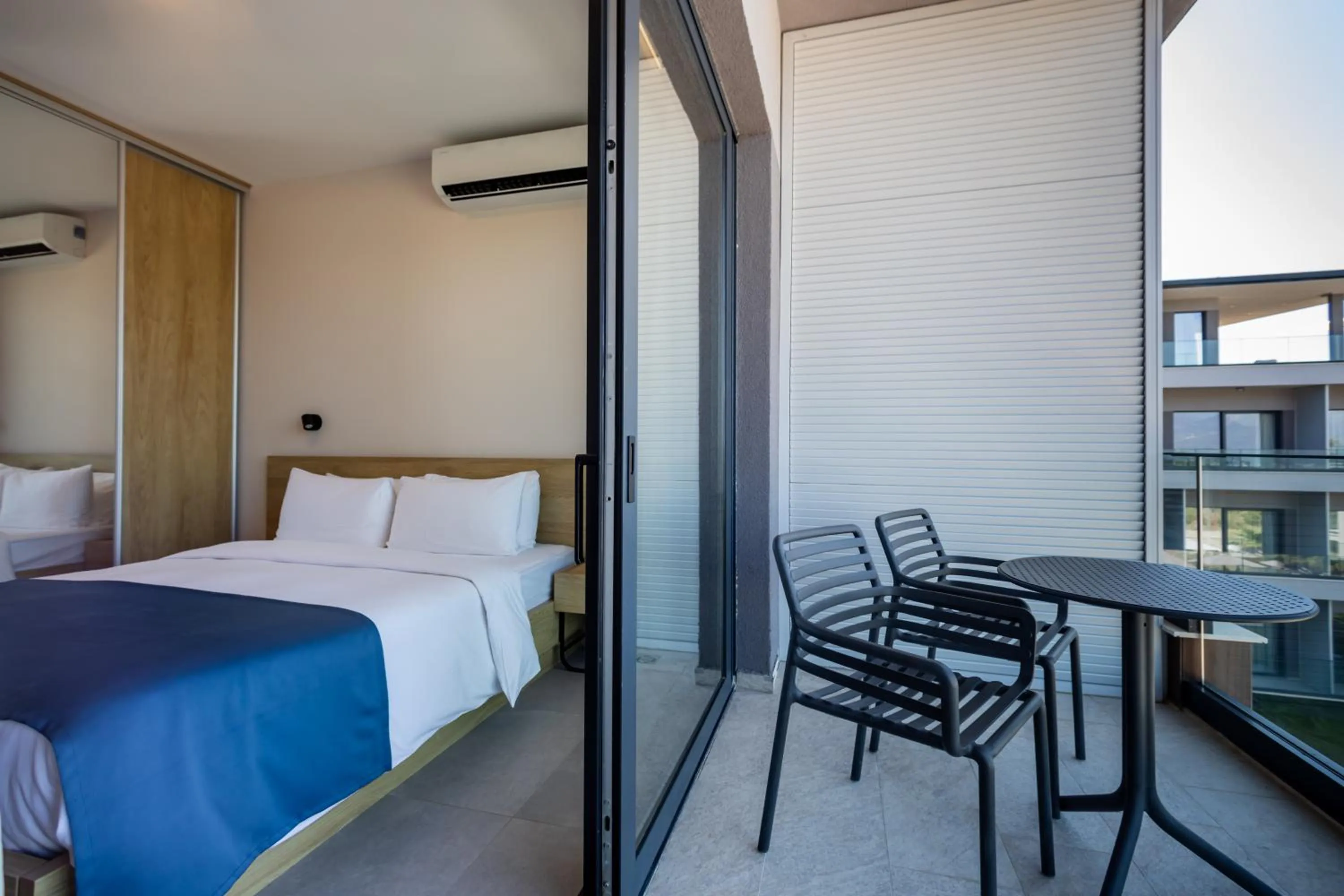 Patio, Bed in Royal Blue Resort & Residences