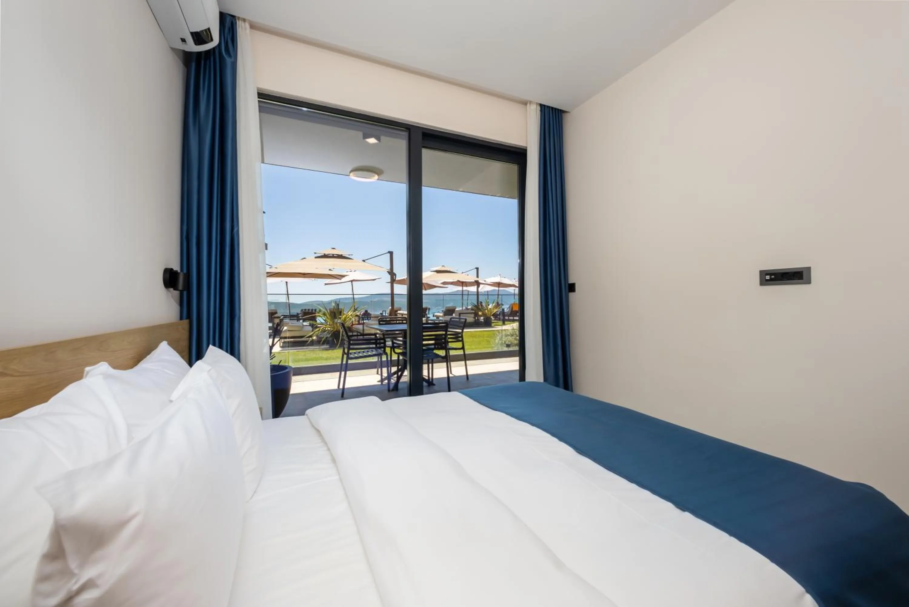 Bedroom, Bed in Royal Blue Resort & Residences